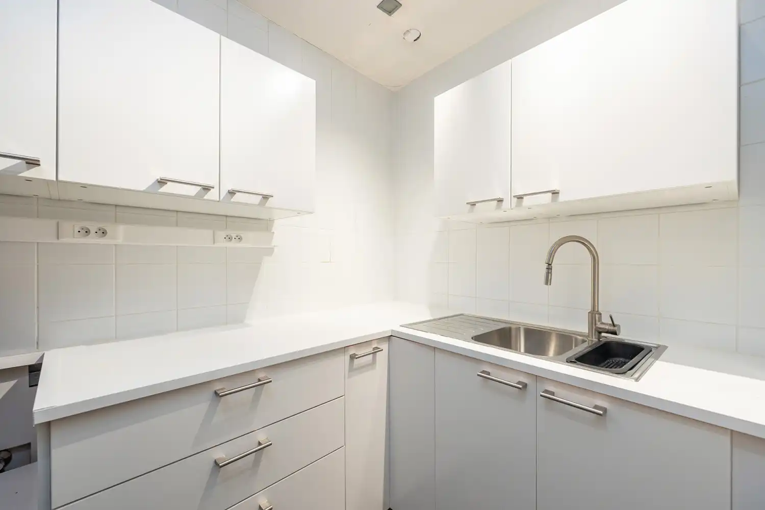 MATCHED kevin@wellimmo.net voor meer info!  Gelijkvloers appartement  101m² met buitenruimte 20m² en ruime kelder op toplocatie aan het Mechelseplein in hartje Antwerpen foto 21
