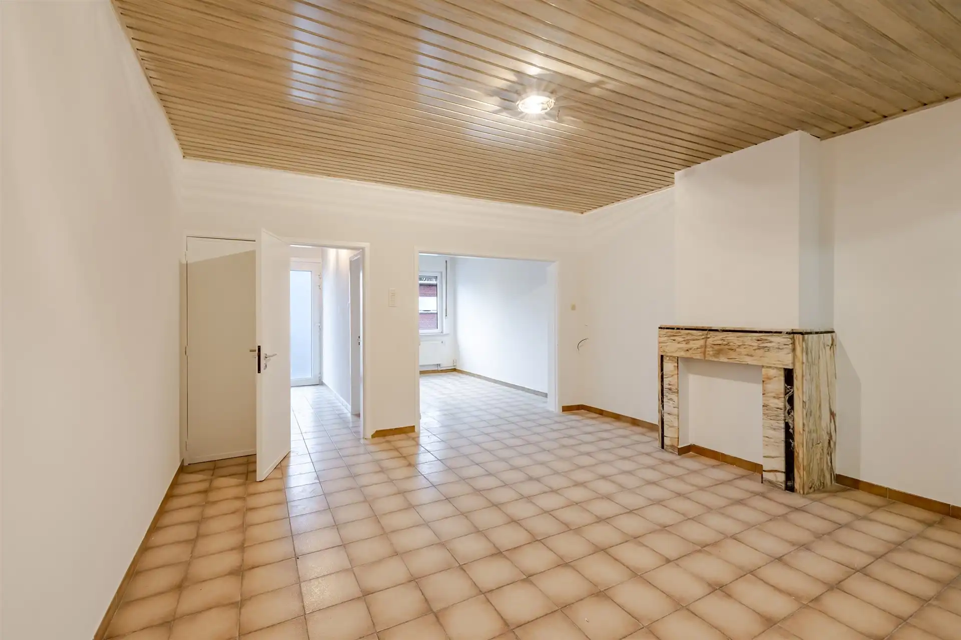 Charmante gezinswoning met tuin en zijdoorgang in rustige straat te Denderleeuw foto 2