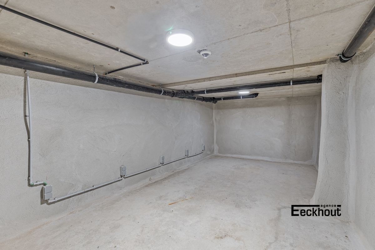 Instapklaar handelspand in de klassevolle vernieuwbouw 'Residentie Derycker'. foto 15