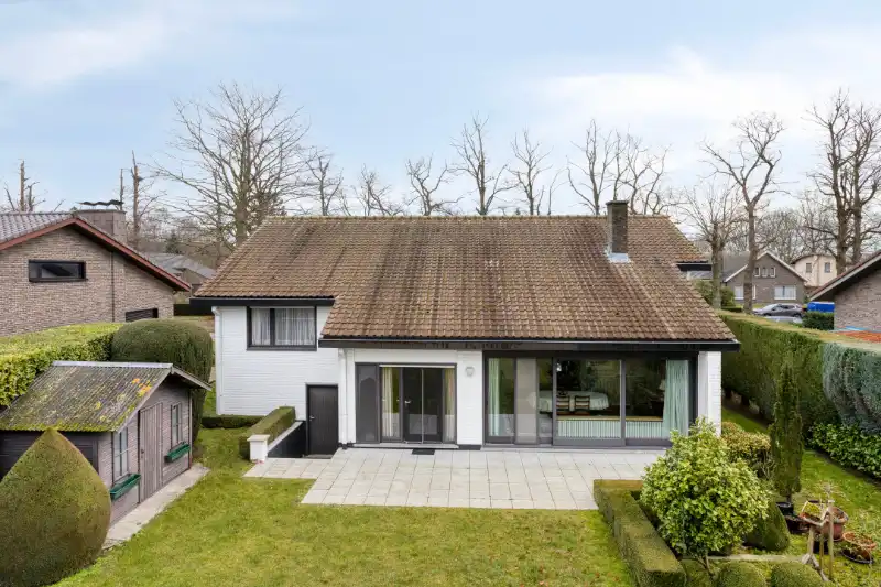 Hoofdfoto van de publicatie: Villa te koop