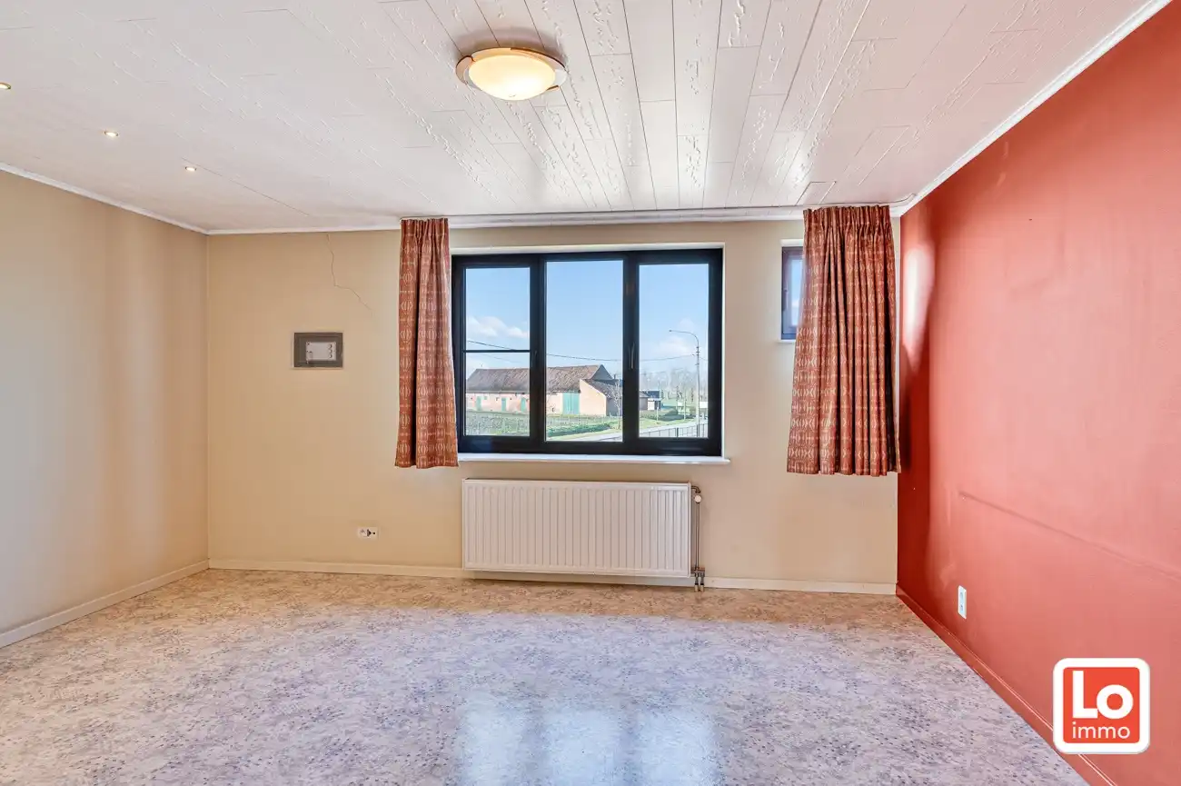 VERKOCHT!! Heel ruime degelijke open woning met praktijkruimte, inpandige garage en ruime gerenoveerde schuur met heel wat potentieel gelegen op een gemakkelijk bereikbare locatie tussen Oostakker en Lochristi! foto 21