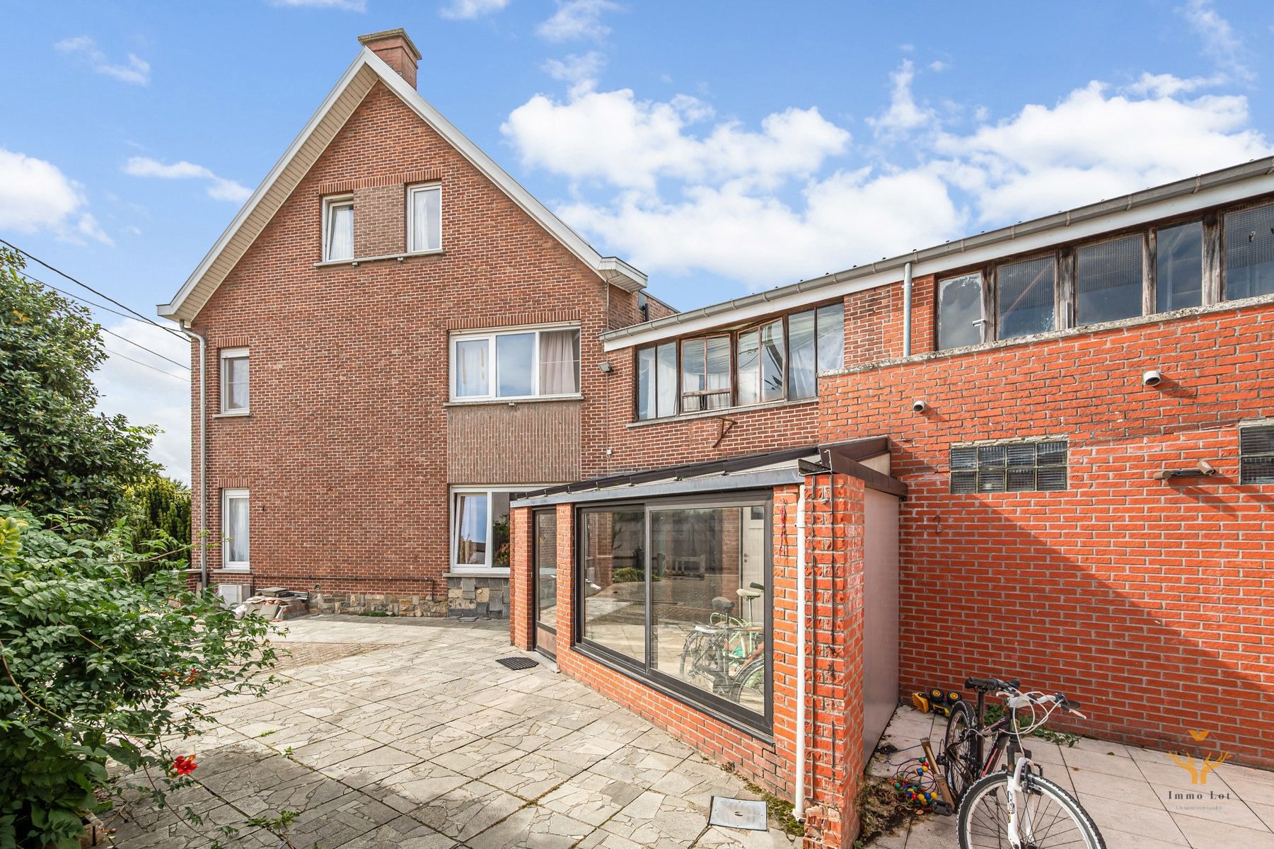 Ruime vrijstaande woning met 5 slaapkamers foto 3