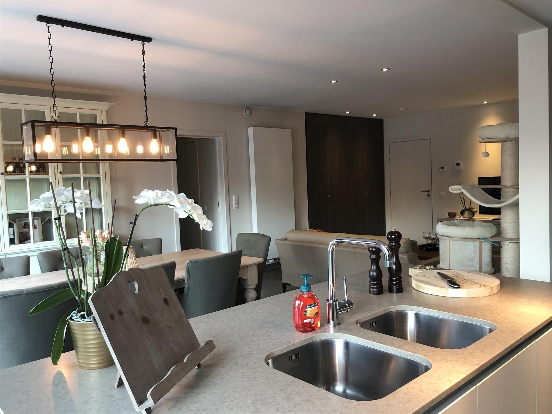 Zeer mooi ingericht appartement met 2 slaapkamers, terras en garagebox. foto 5