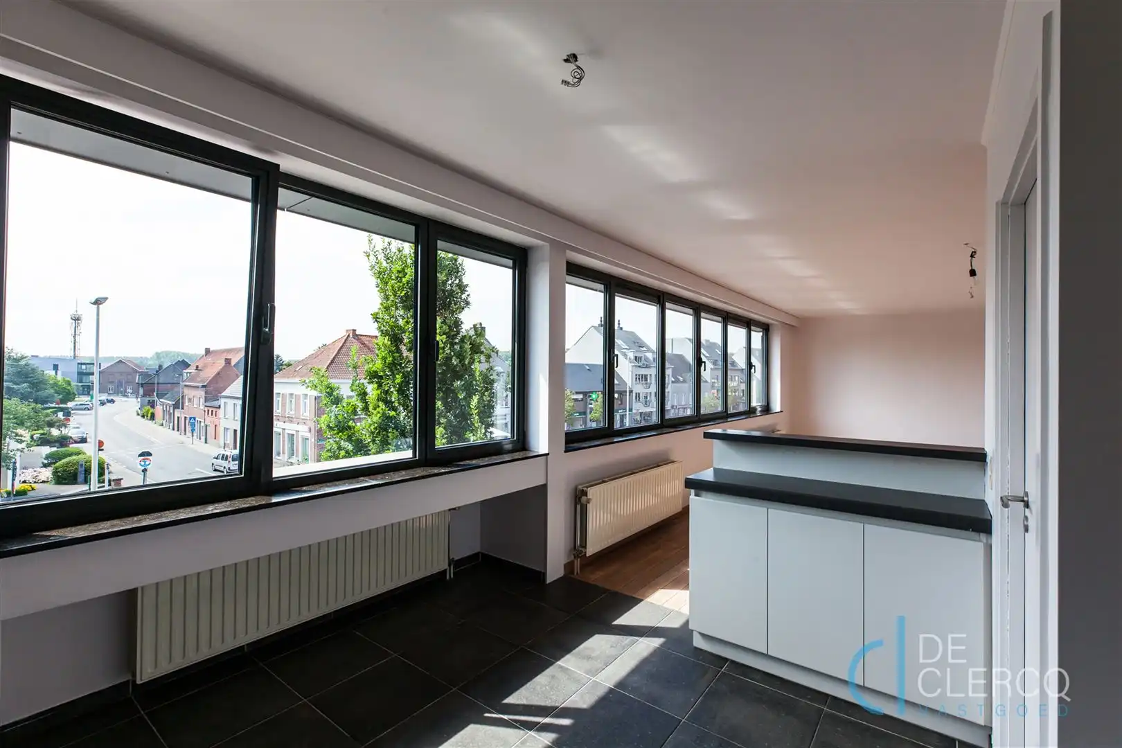 Prachtig ruim appartement te huur in hartje Lochristi! foto 2