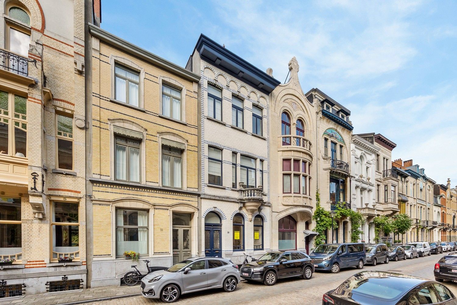 Eclectische herenhuis van ±325m² met mogelijks 5 slaapkamers en een tuin van liefst ±115m² te Zurenborg! foto 2