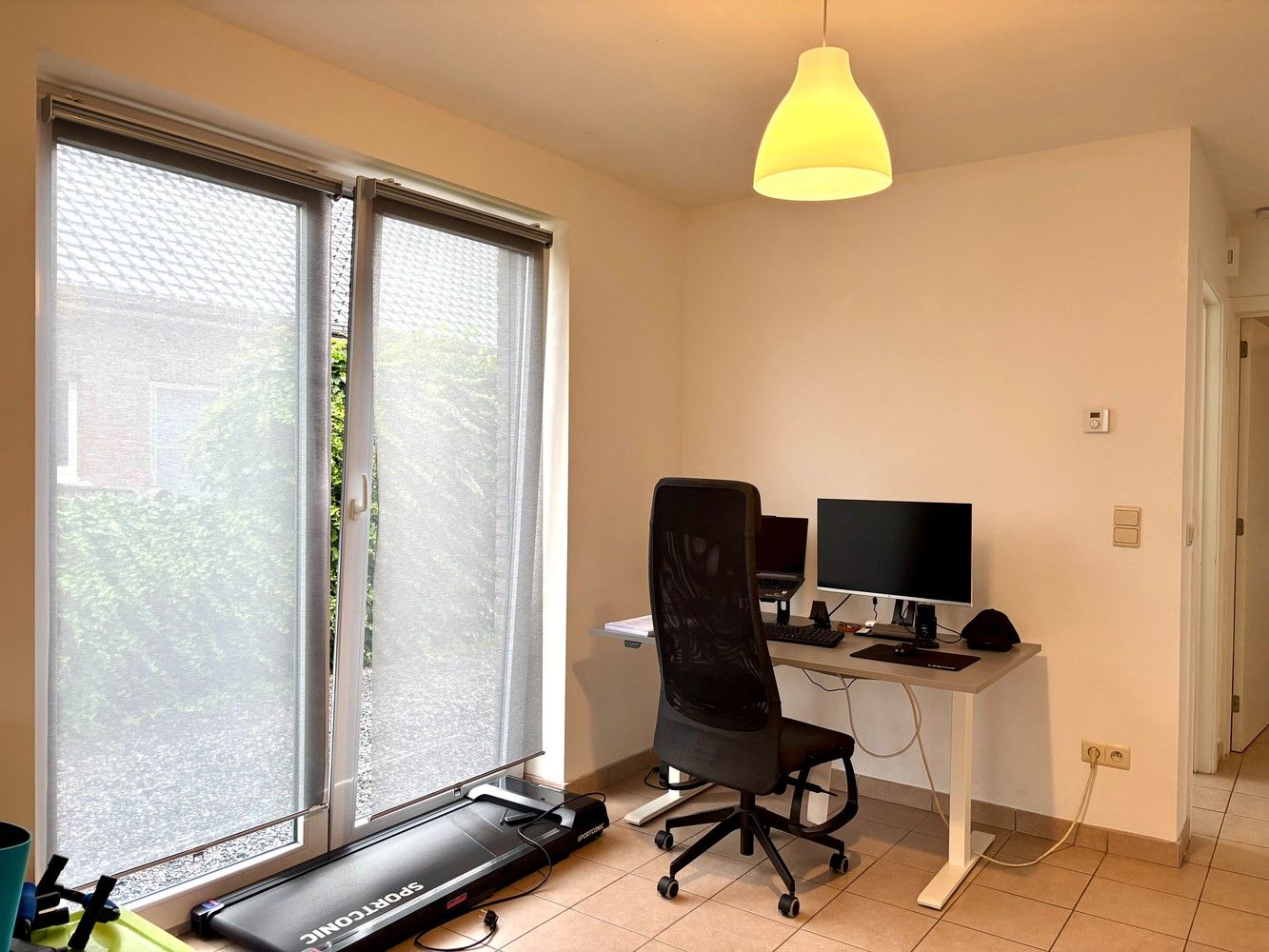 Instapklaar gelijkvloers appartement met aparte ingang, tuin en 2 staanplaatsen te Emblem! foto 7