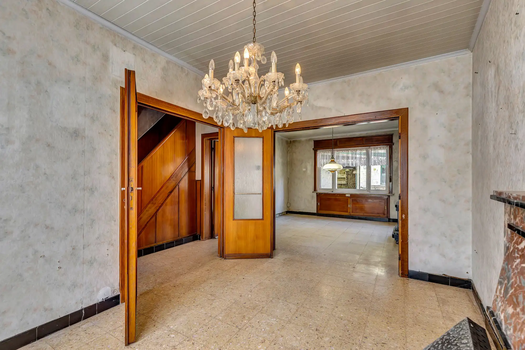 Te renoveren woning met garage foto 6