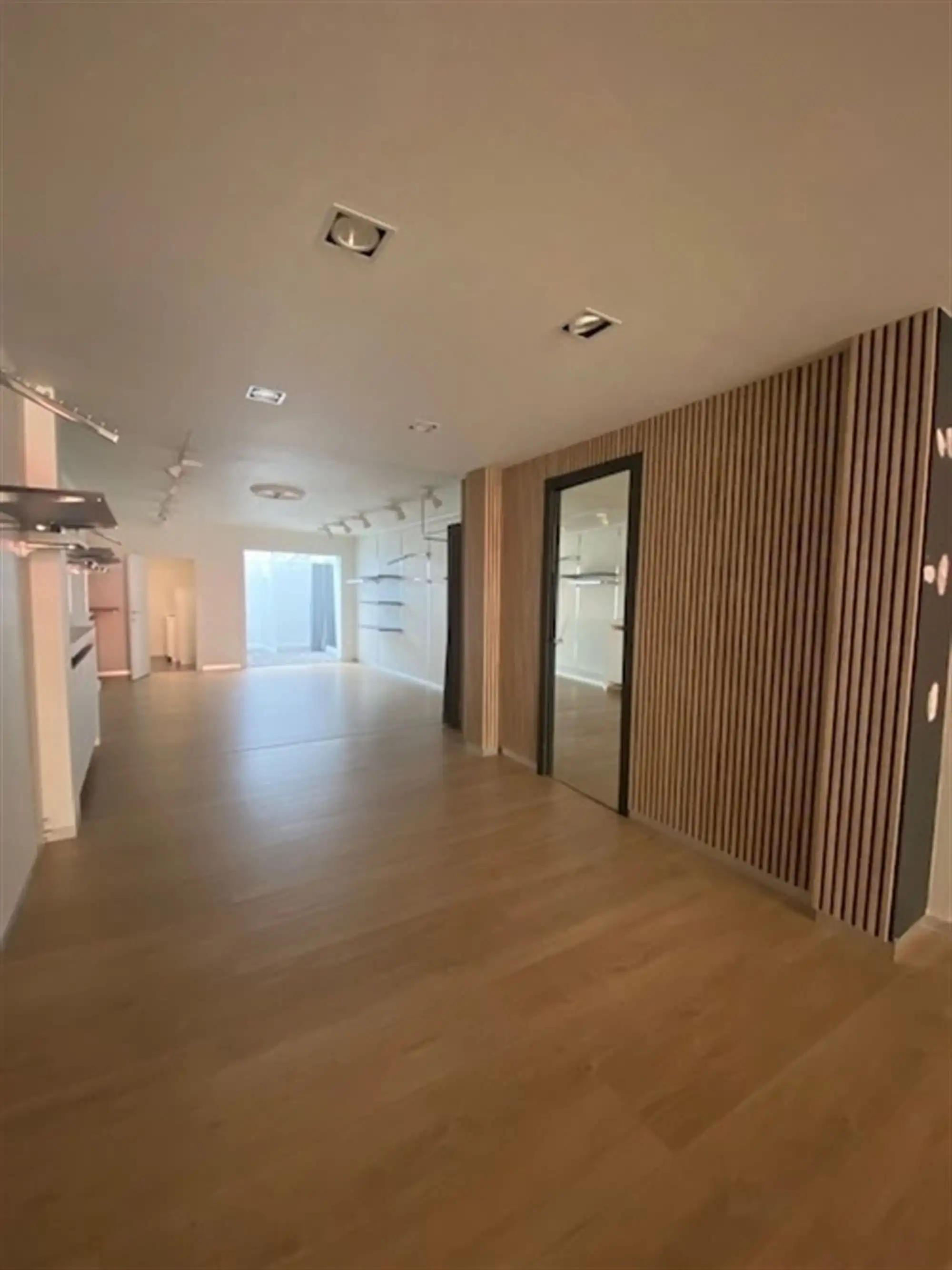 Karaktervol handelshuis met woonst foto 6