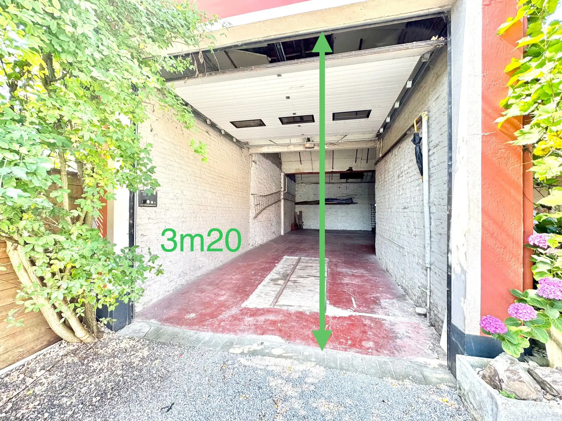 HALFOPEN WONING MET MAGAZIJN OP 562 M² foto 9