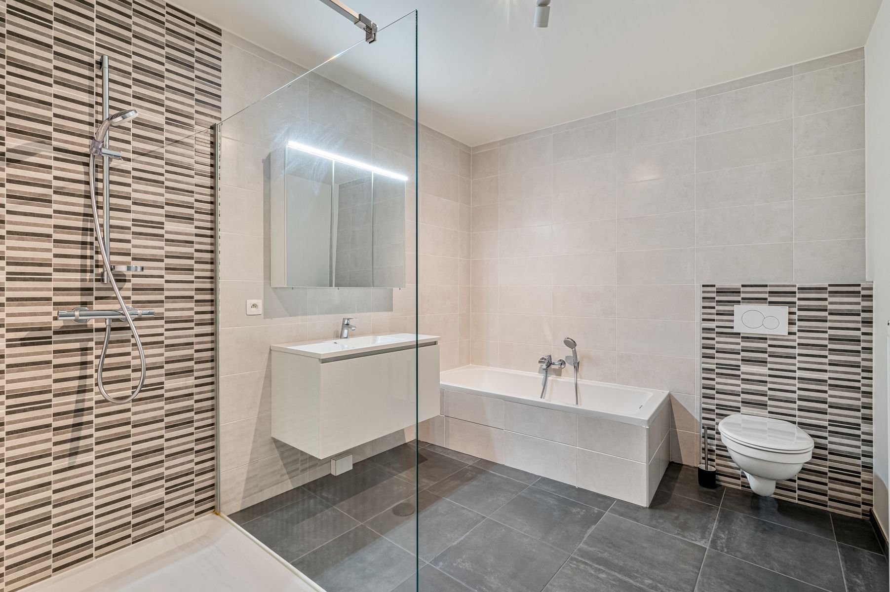 Nieuwbouwappartement mogelijks aan 2% RR ( geen BTW ) foto 10