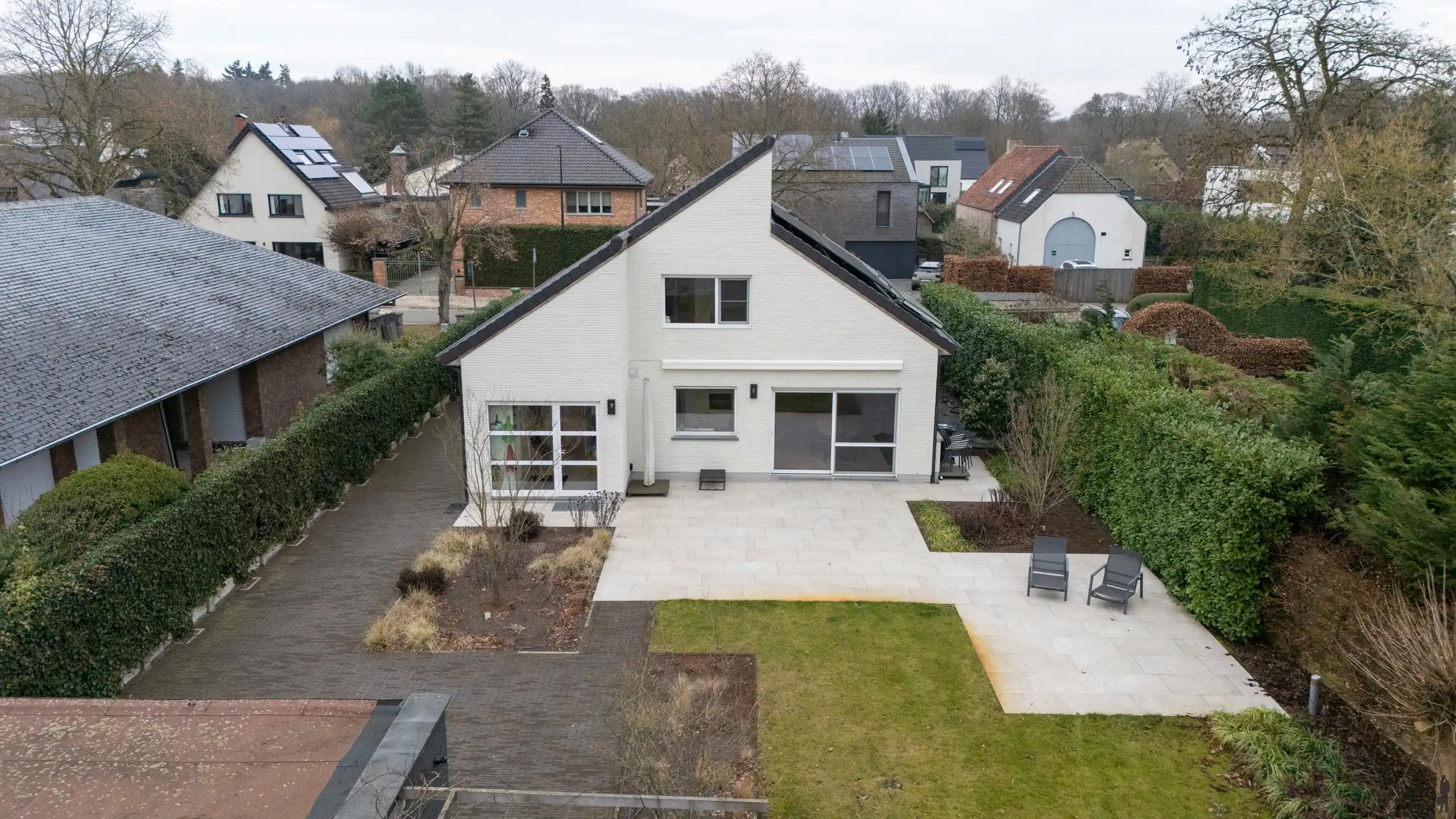 Ruime villa in rustige straat met prachtige zuid-west tuin foto 41