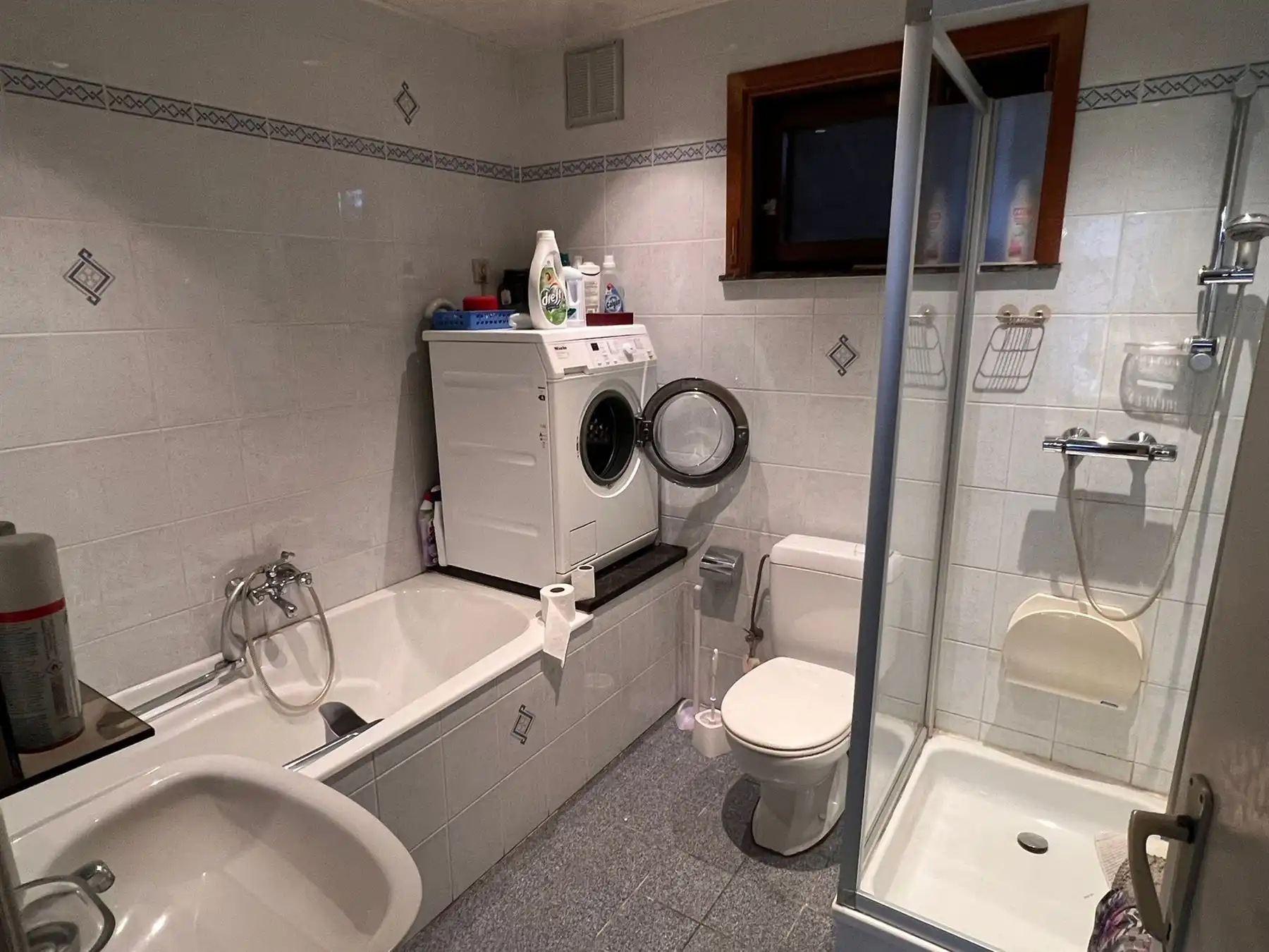 Dorpswoning onder de kerktoren foto 10