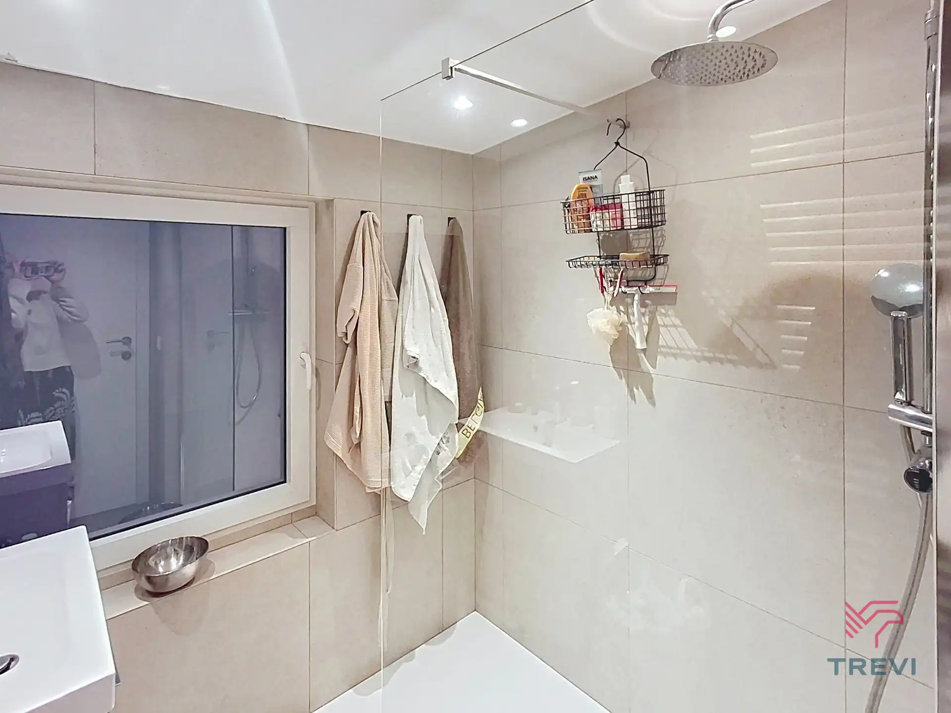 Mooi appartement met 2 slaapkamers foto 9