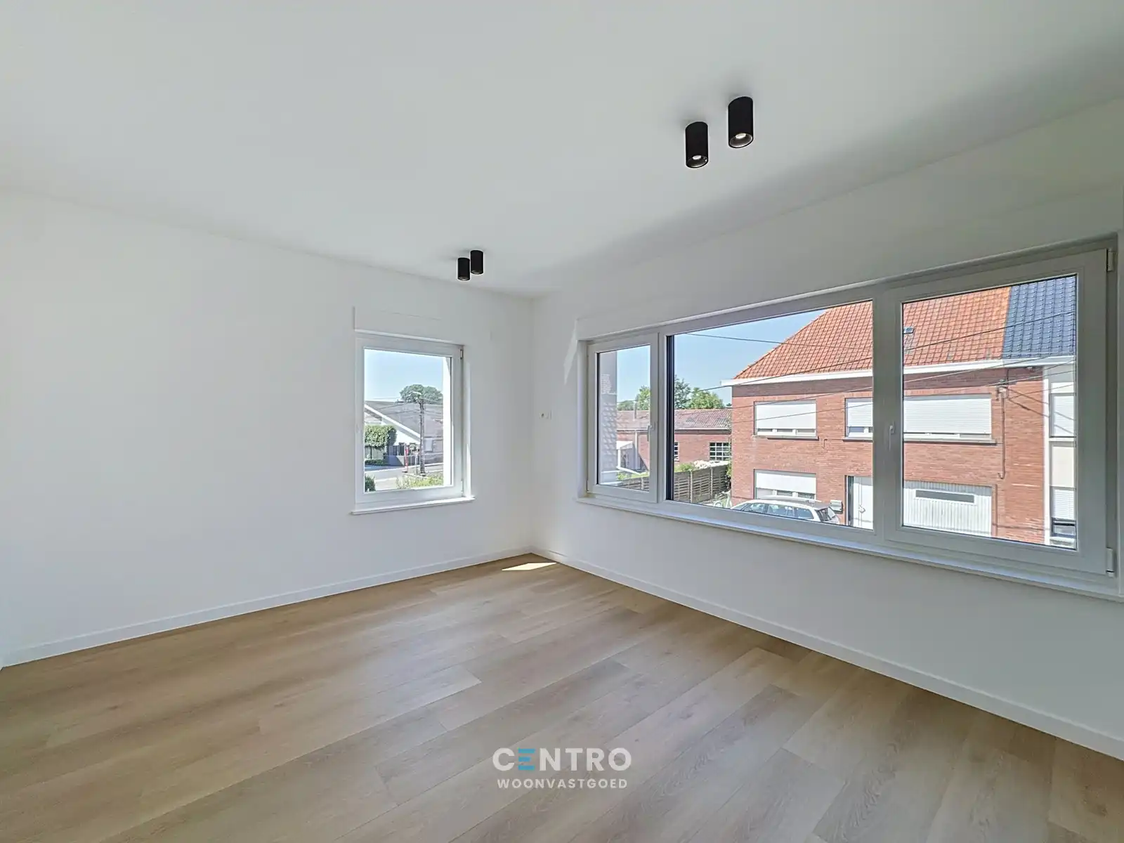 Gerenoveerde woning met 4 slapks, ZUIDger. tuin en ruime garagebox! foto 14