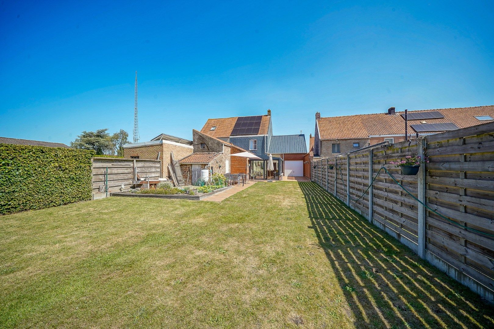Instapklare gezinswoning met tuin en zonnepanelen nabij Ettelgem foto 5