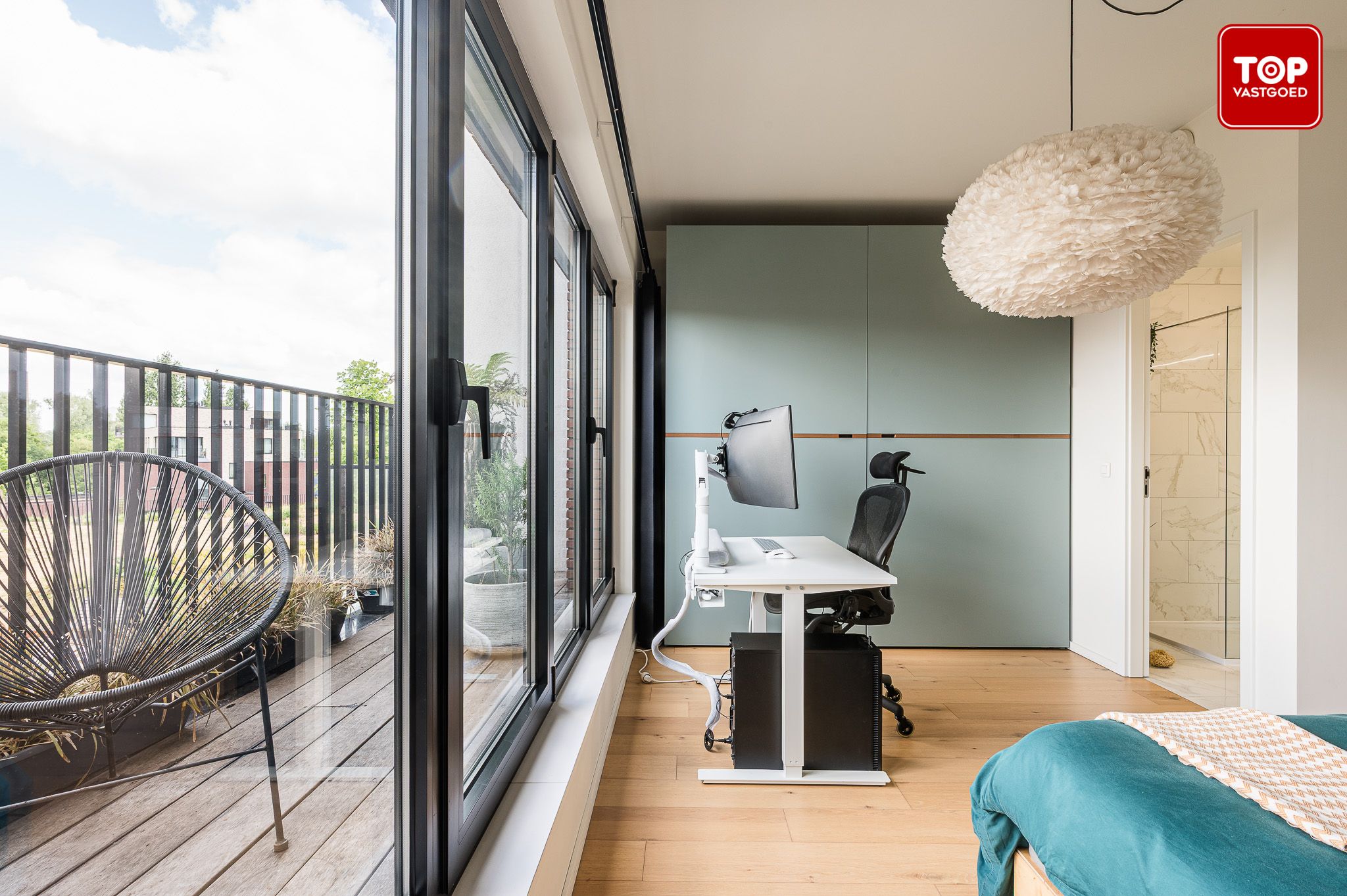 Modern en energiezuinig appartement met zicht op het water en zicht op de binnentuin foto 19