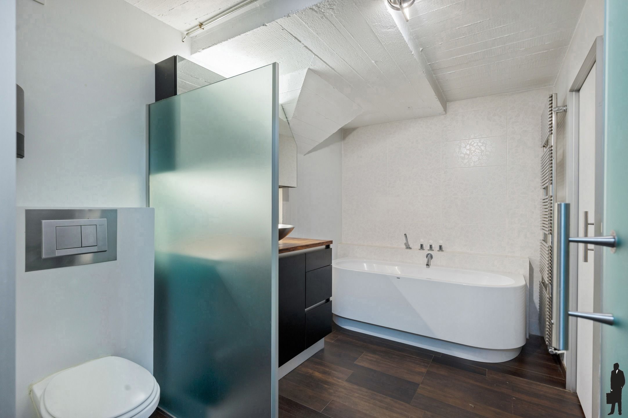 Tot in de puntjes afgewerkte loft (180m²) met terras en parking foto 20