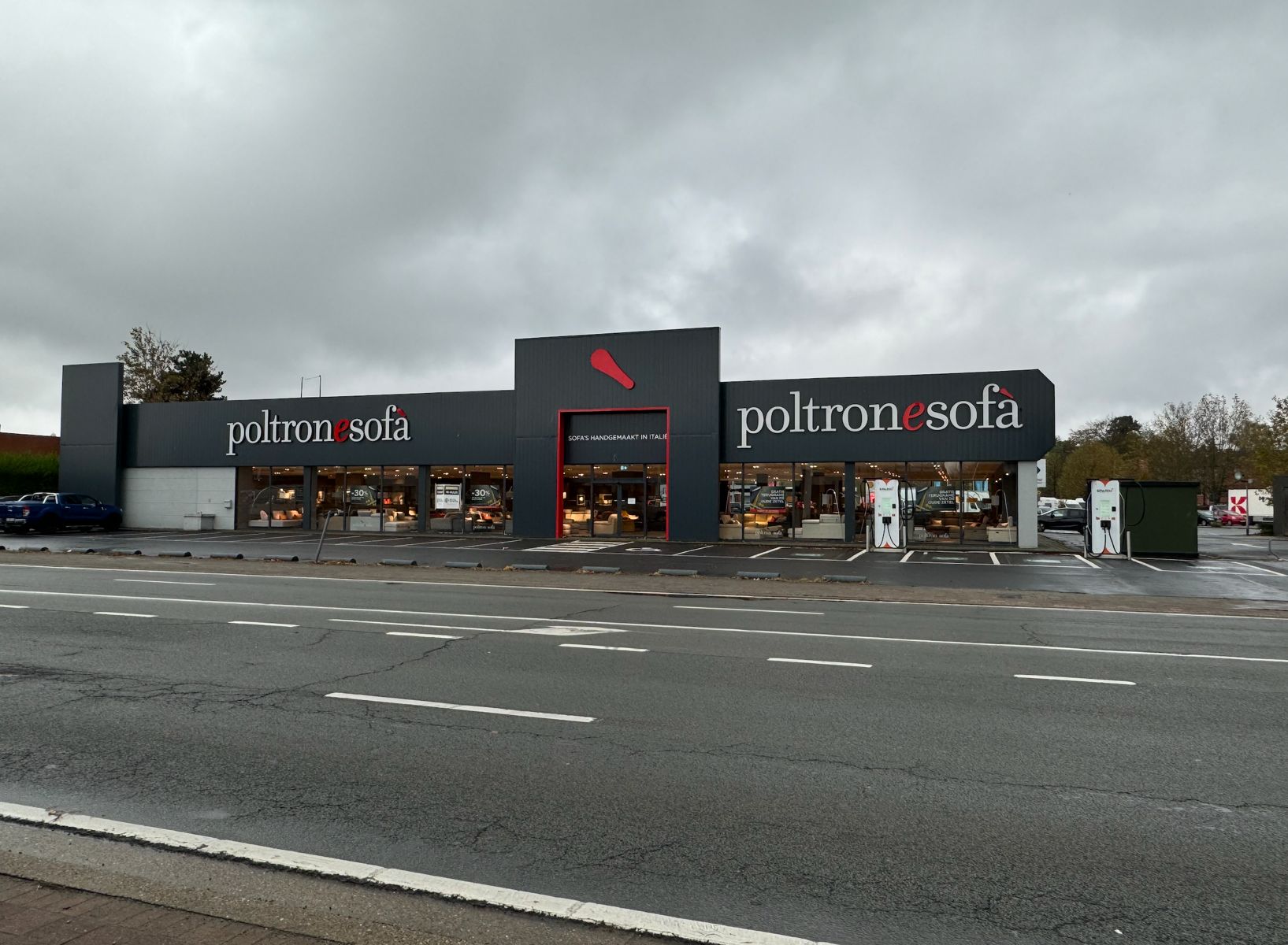 Multifunctioneel pand van 1.250 m²  foto 2