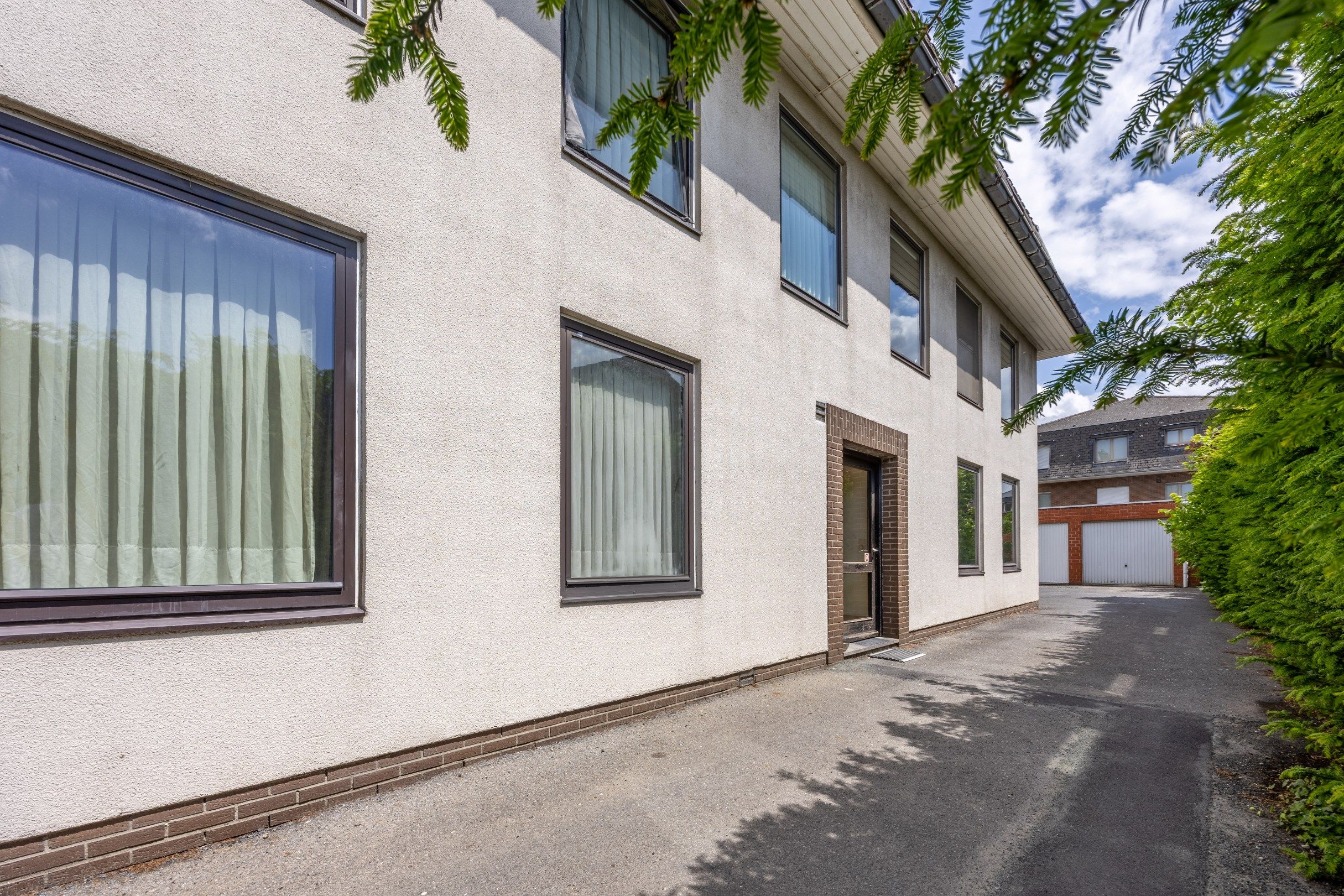 Lichtrijk & gerenoveerd appartement foto 3