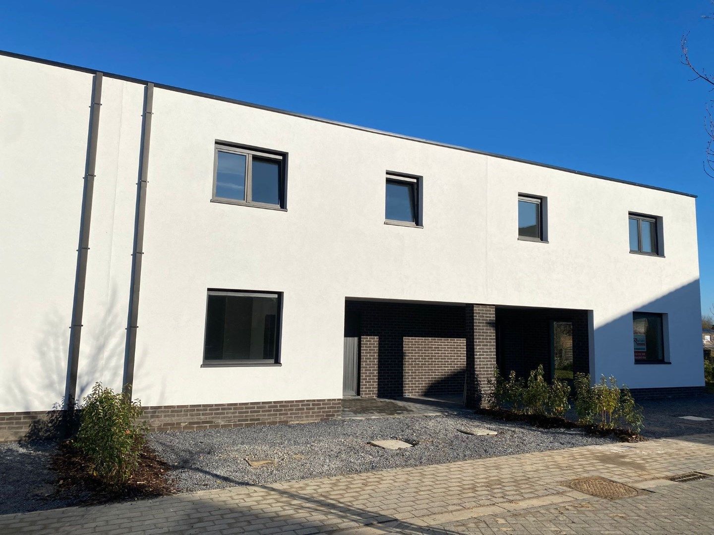 Stijlvolle nieuwbouwwoning in Tongeren met tuin, terras en 3 slaapkamers foto {{pictureIndex}}