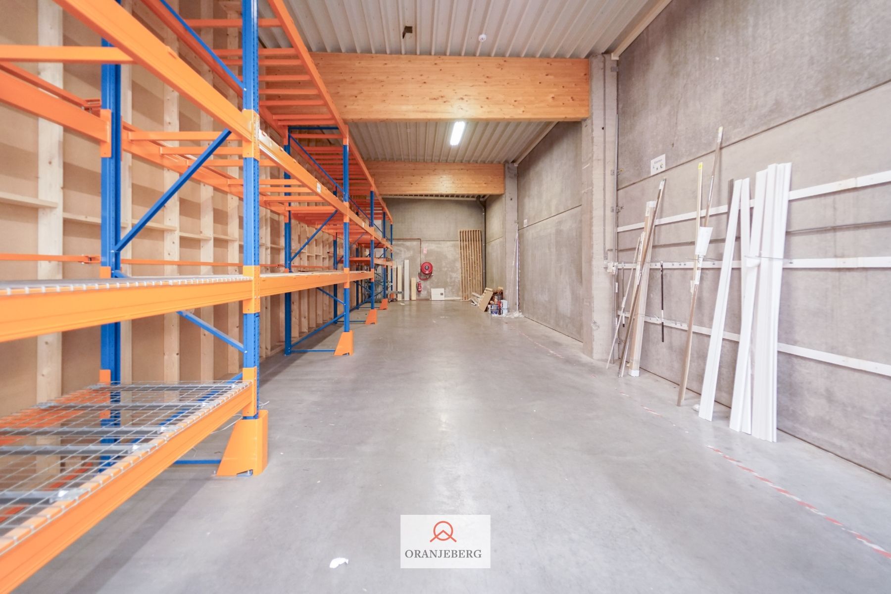 In de schaduw van de IKEA: winkel-magazijn van 750 m² +P! foto 9