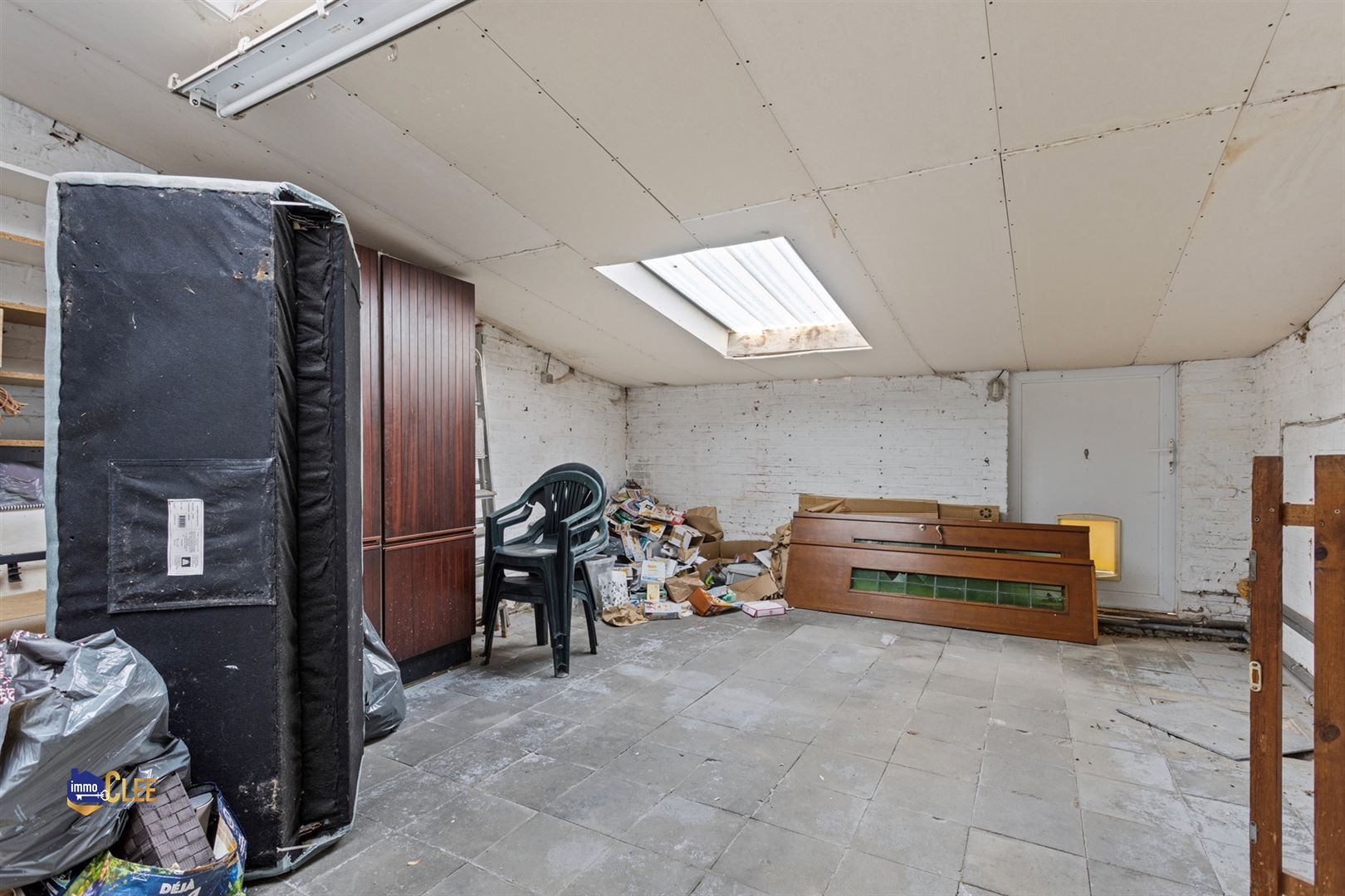 Karaktervolle gezinswoning in Brustem met ruime tuin & veel potentieel foto 15