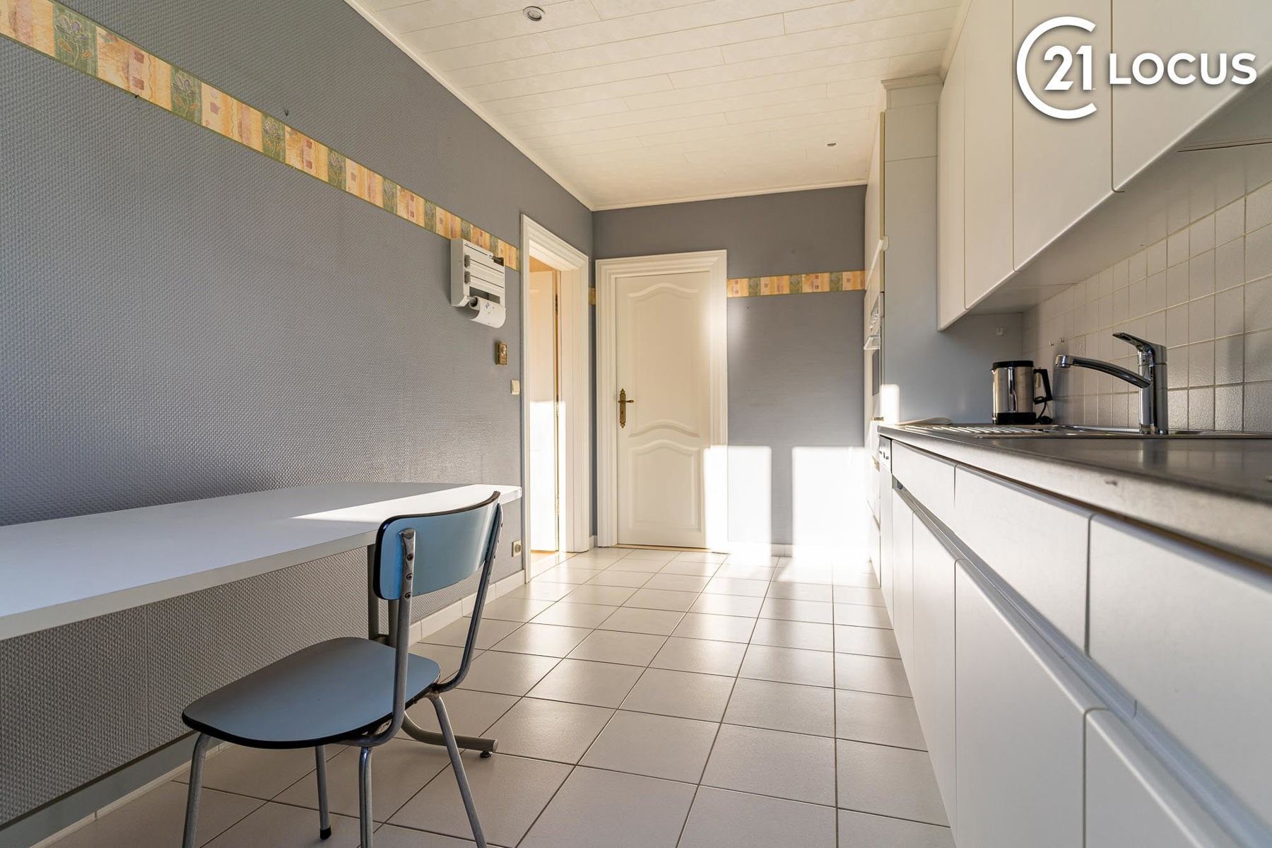 Zeer ruim appartement (132m²) met dubbele garage te huur ! foto 4