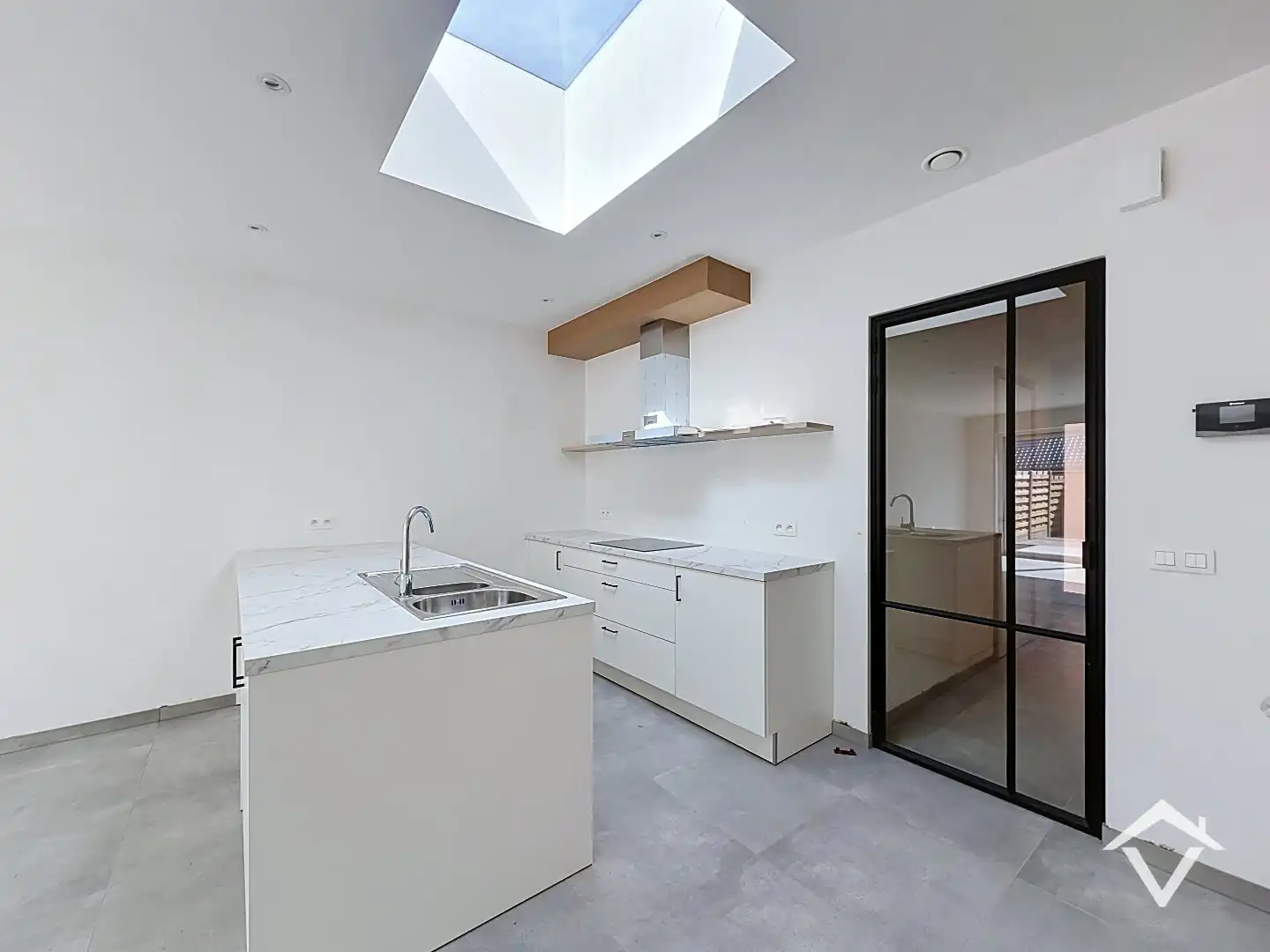 Centraal gelegen nieuwbouwwoning met 3 slaapkamers, tuin en overdekte autostaanplaats foto 8