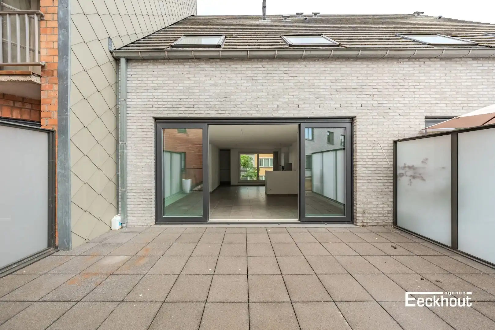 Modern en recent (bouwjaar 2018) triplex-appartement met groot terras! foto 3