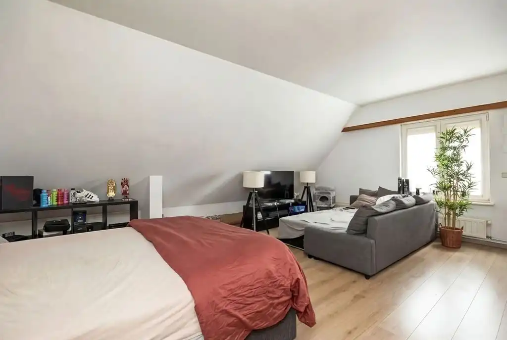 Half open bebouwing tegen het centrum van 's-Gravenwezel foto 14