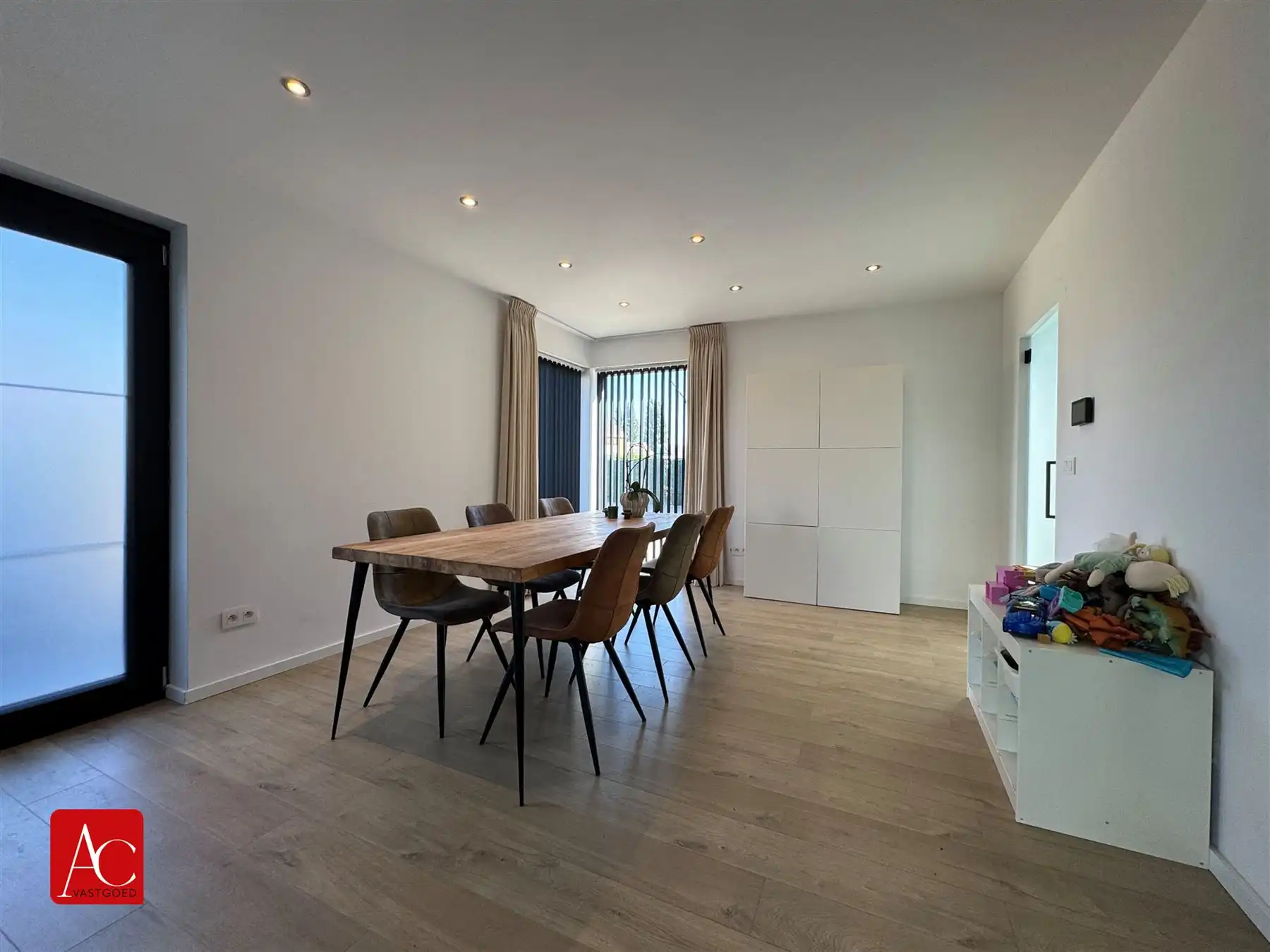 Ruime gezinswoning met 4 slaapkamers en garage foto 6