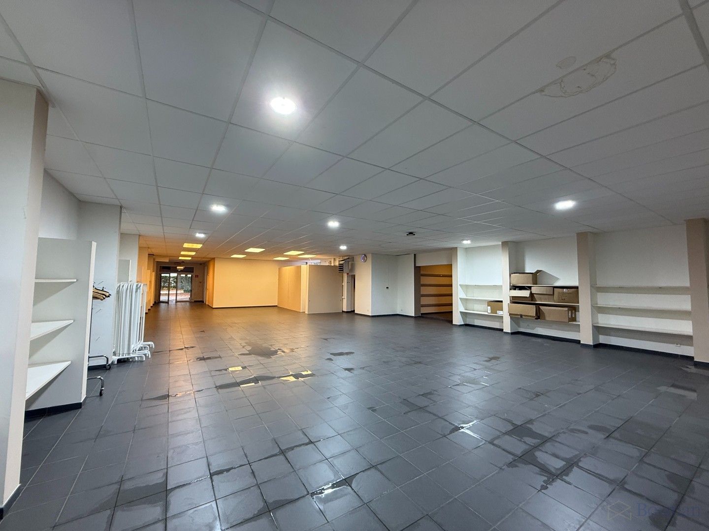 Bedrijfshal met bureauruimte (360m²) te huur in Tessenderlo foto 6