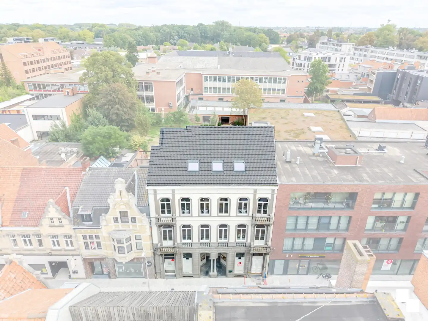 Luxueus appartement met ruim terras in hartje Izegem foto 18