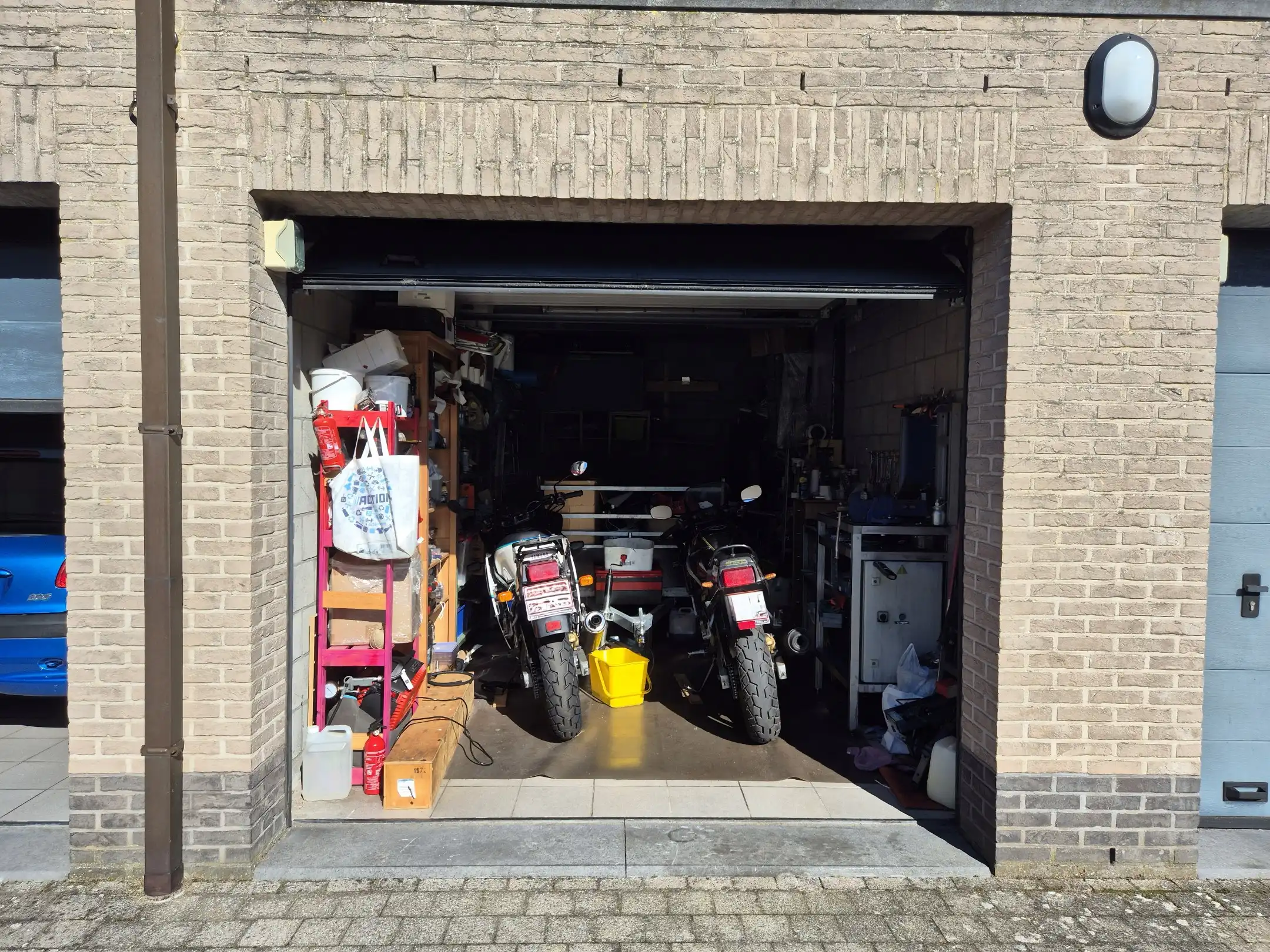Goed gelegen, afgesloten garage. foto 3