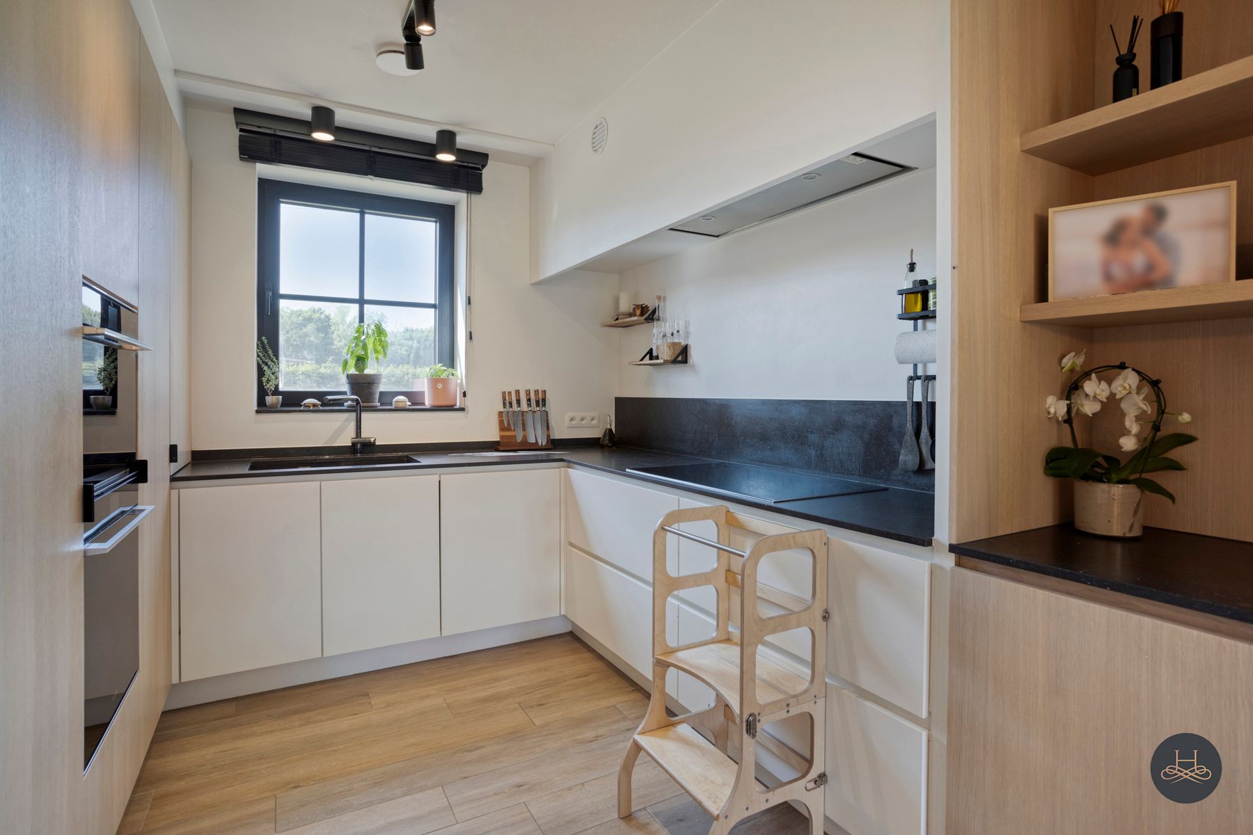 Recente moderne halfopen woning met zicht op groen foto 8
