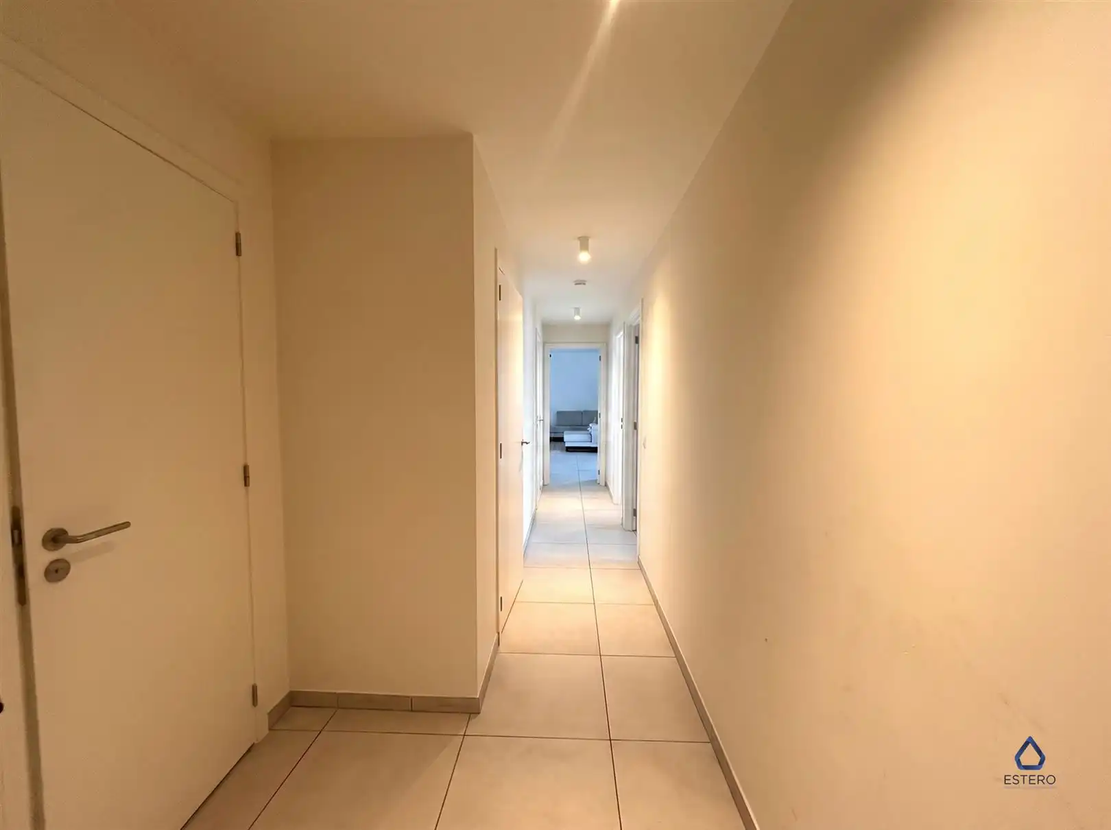 Modern 2-slaapkamerappartement met terras en zicht op groen foto 14