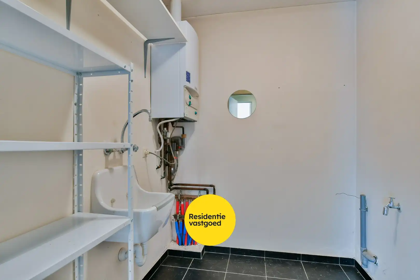 Gelijkvloersappartement met ondergrondse parkeerplaats te koop te Eernegem foto 8