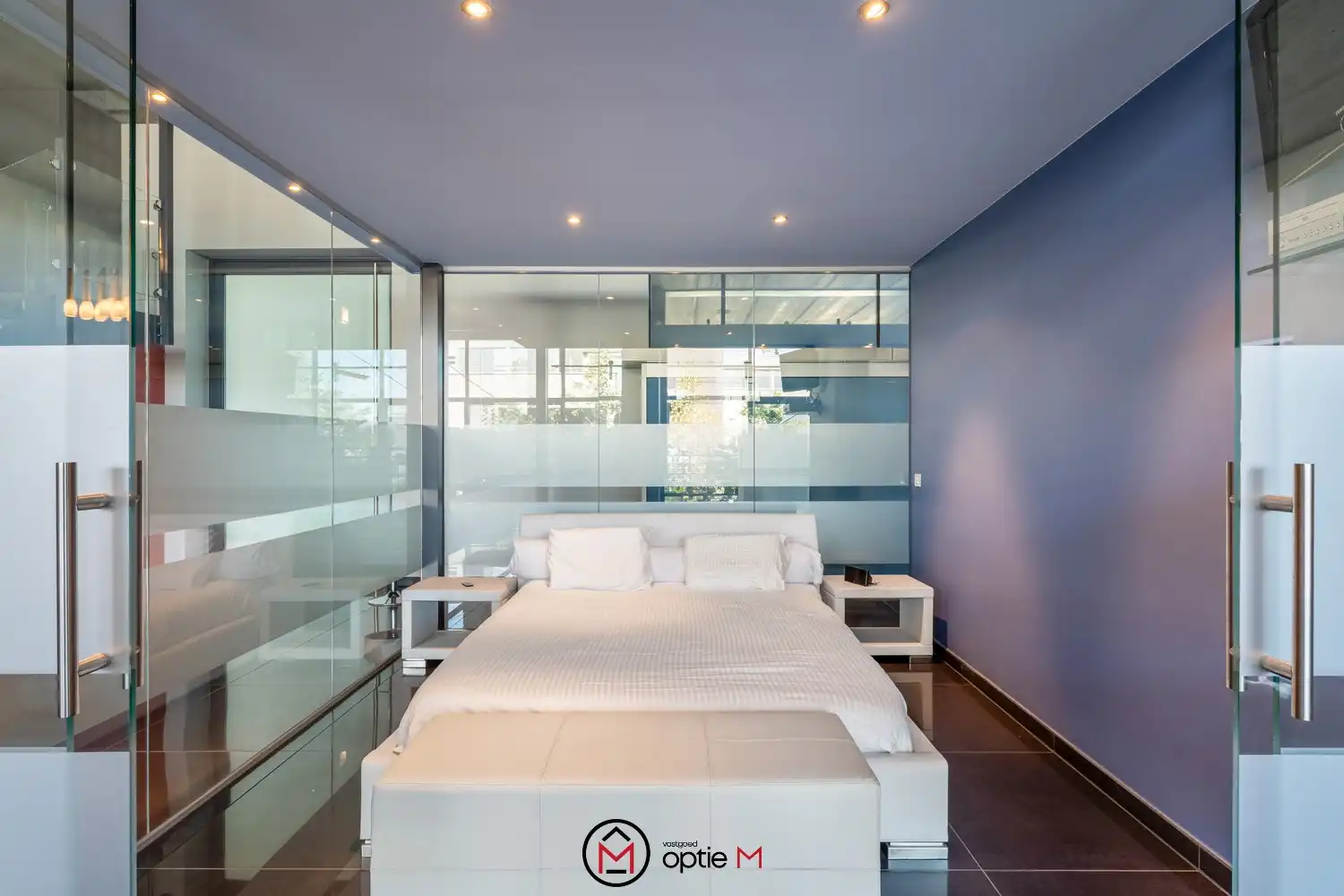 Unieke loft met 2 slaapkamers, terras en parking foto 16