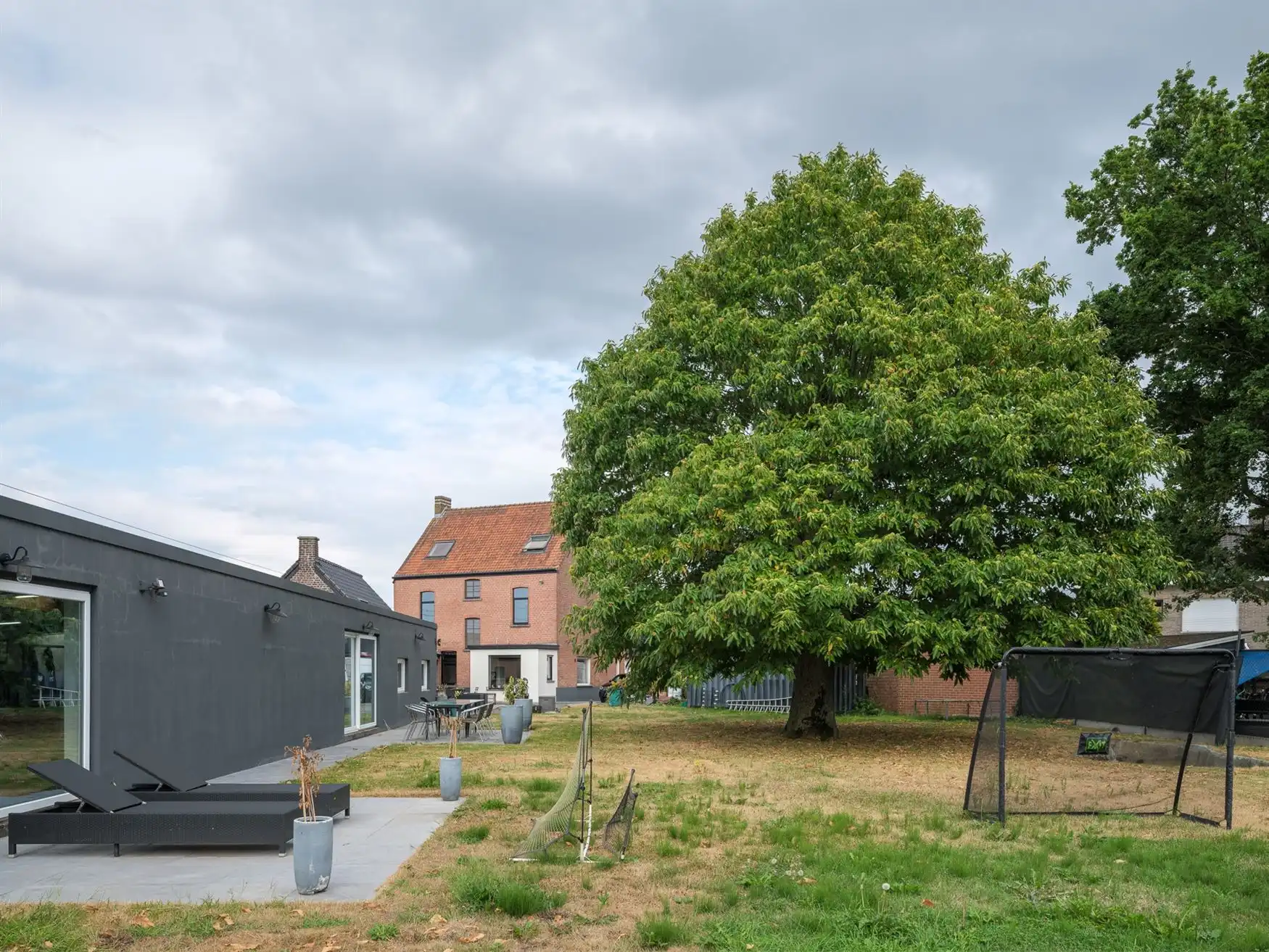 Een huis met verhaal én uitzonderlijk veel ruimte foto 15