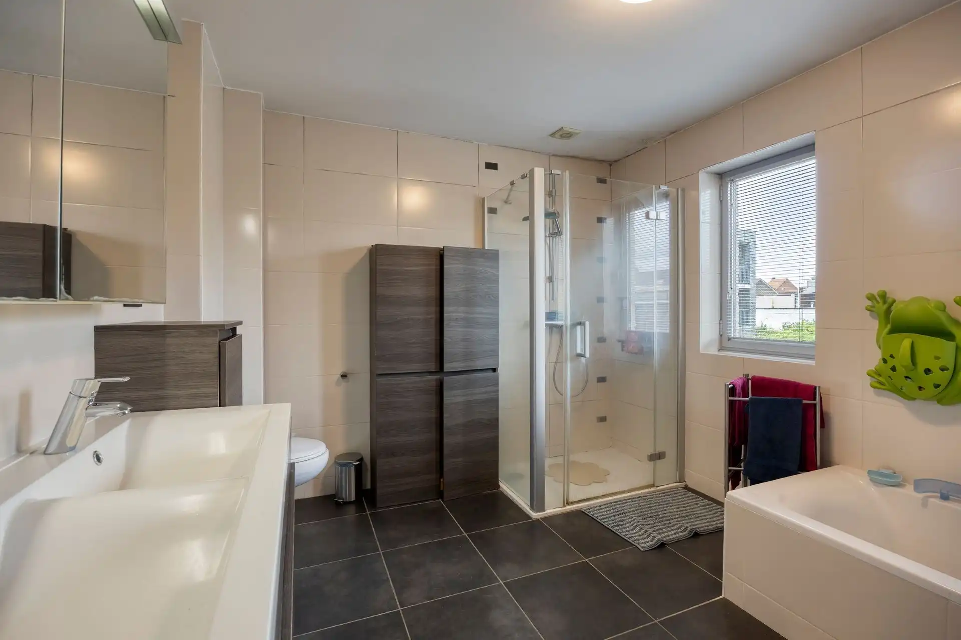 STIJLVOLLE EN INSTAPKLARE WONING MET TUIN EN CARPORT ! foto 8