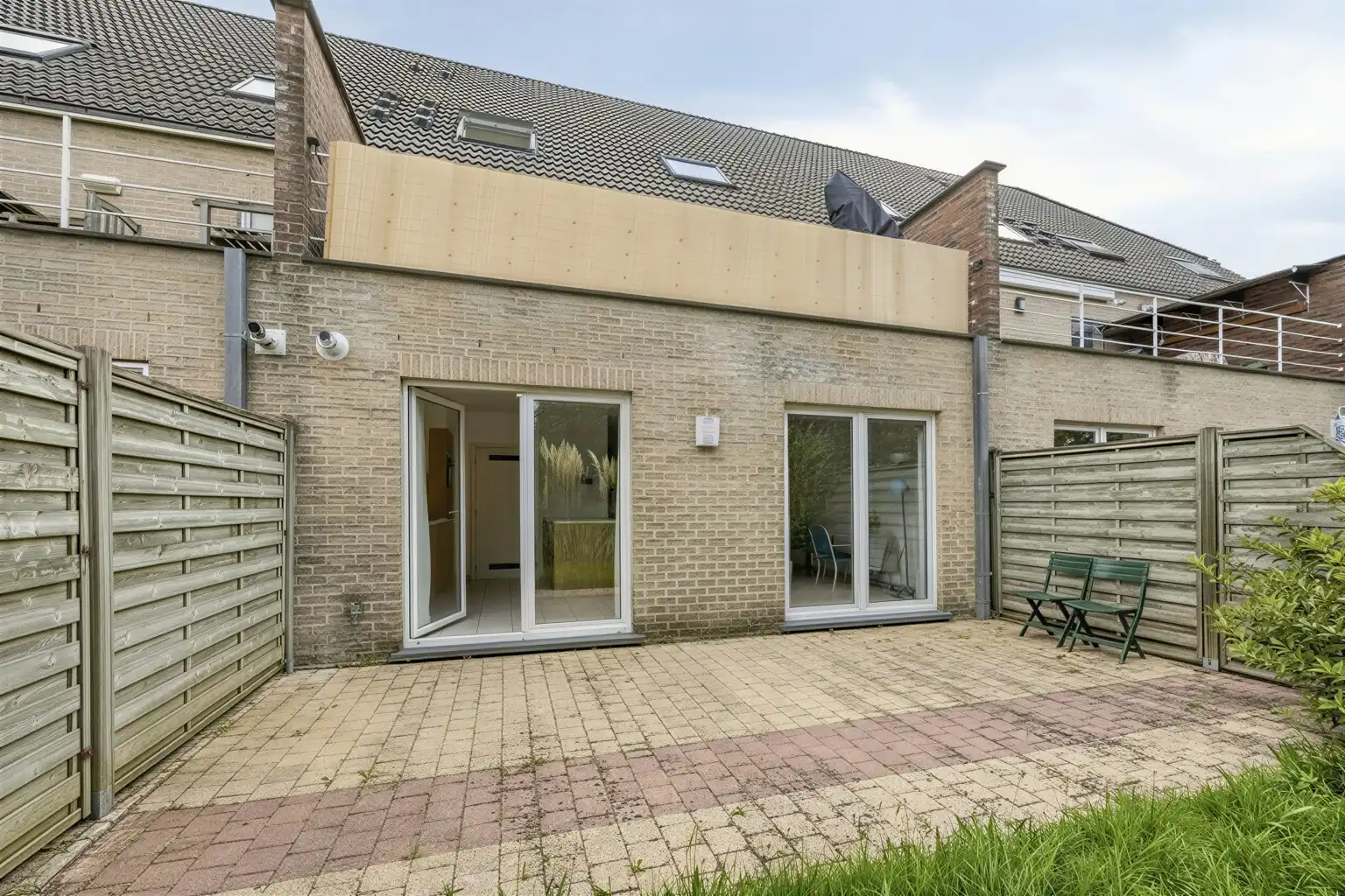 GELIJKVLOERS APPARTEMENT MET 2 SLAAPKAMERS EN GARAGE foto 13