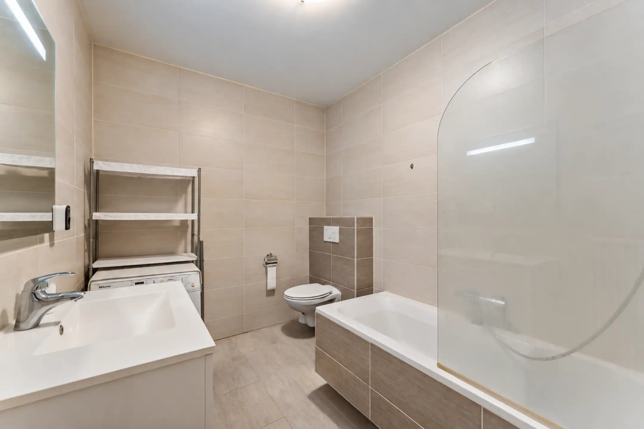 Ruim appartement van 109 m² met garage & terras foto 12