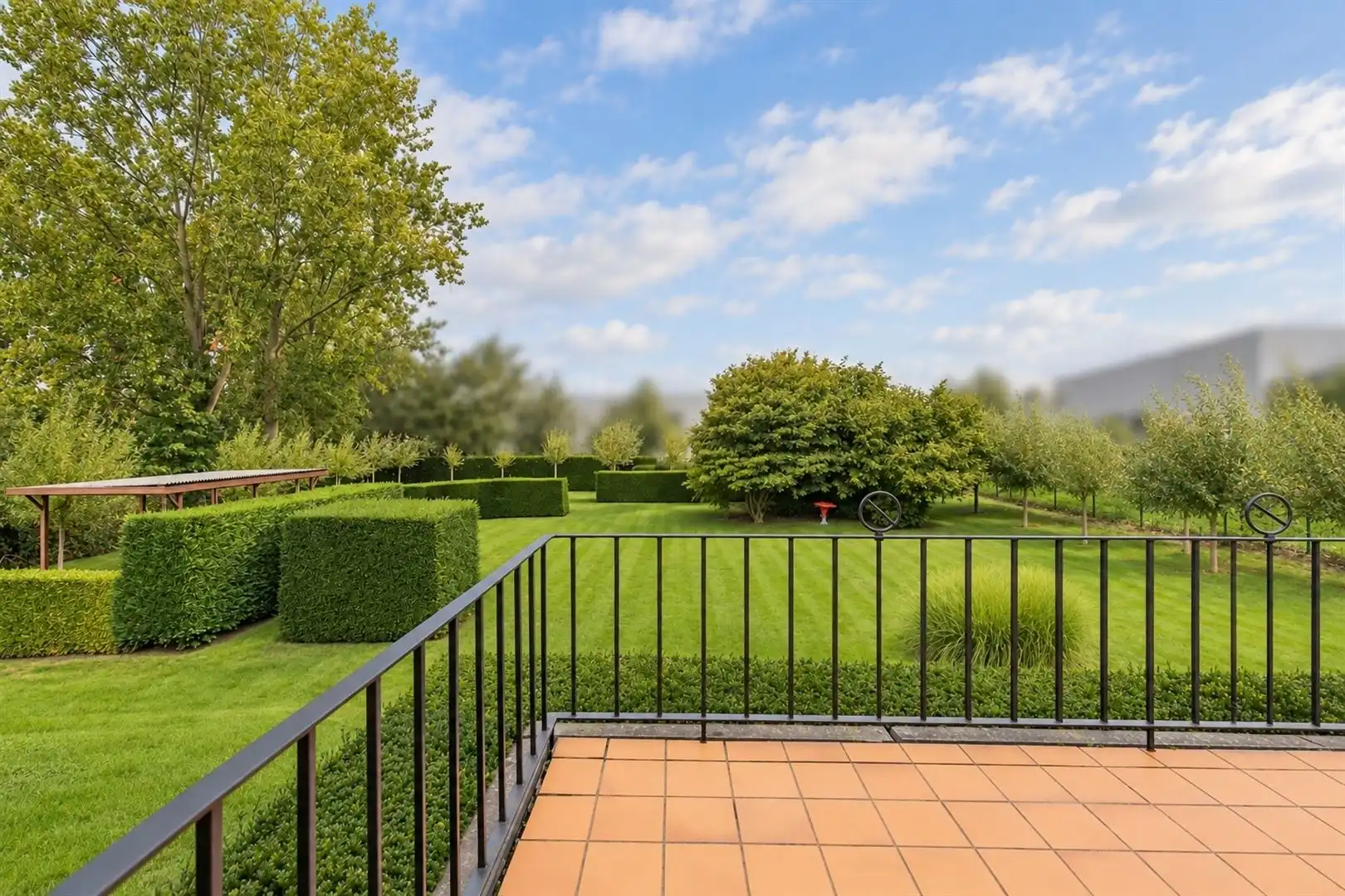 RUIME OPEN BEBOUWING OP EEN PERCEEL VAN 2.810 M² VEEL POTENTIEEL EN PRACHTIGE TUIN foto 14