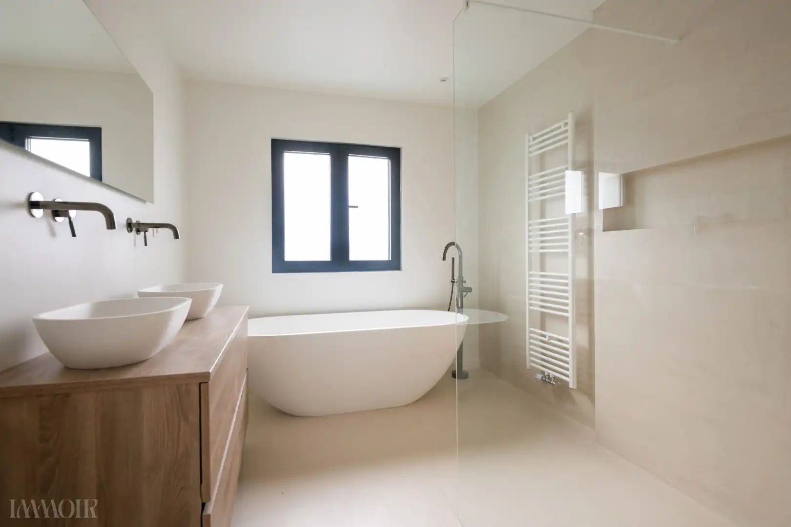 Unieke, volledig gerenoveerde woning met zwembad te Herentals foto 14