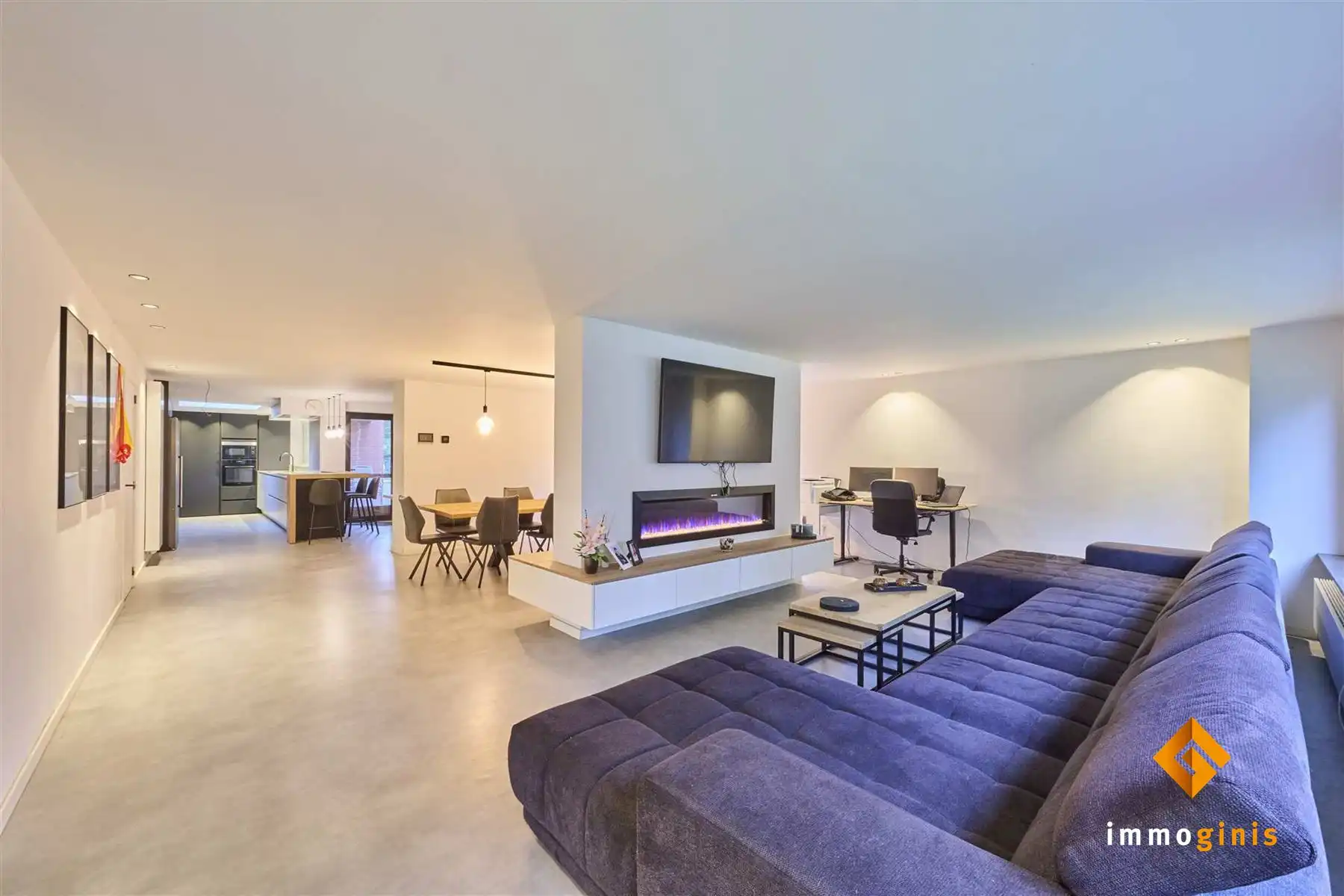 Ruime, gerenoveerde woning met 6 slaapkamers en loods (180m²) op een perceel van 71a44ca. foto 3