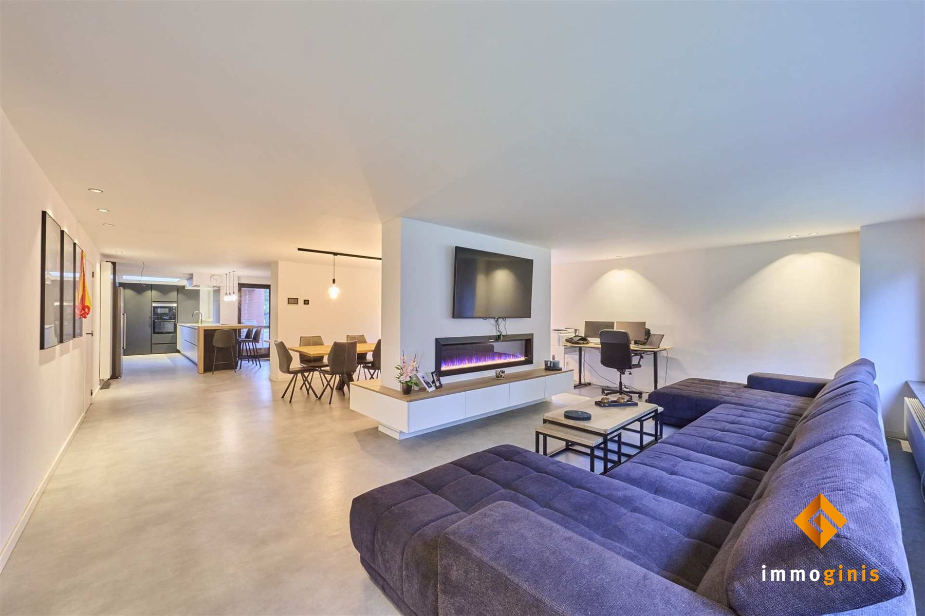 Ruime, gerenoveerde woning met 6 slaapkamers en loods (180m²) op een perceel van 71a44ca. foto 3