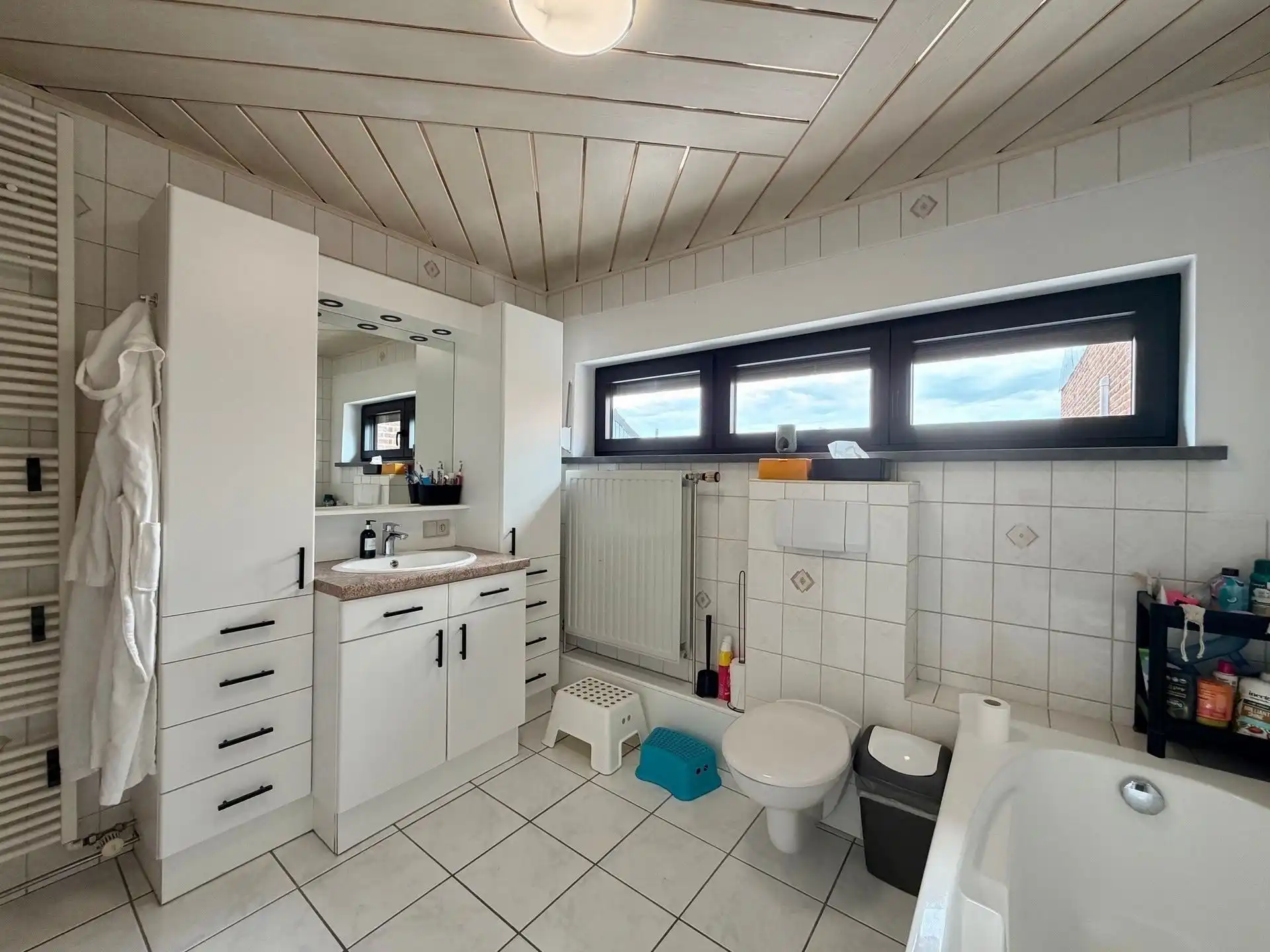 Ruime gezinswoning met 4 slaapkamers! foto 21