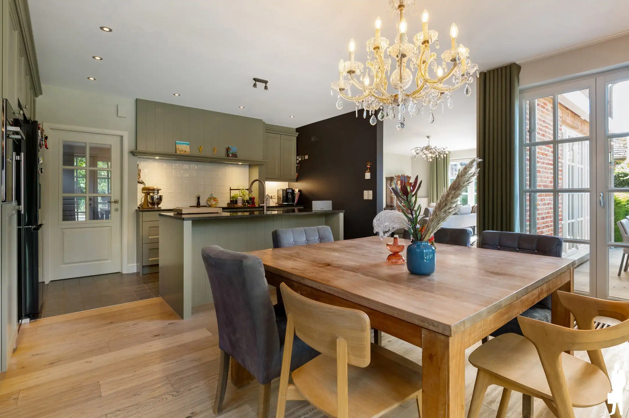 Exclusief karaktervolle villa met 4 slaapkamers, praktijkruimte, zwembad en aangelegde tuin nabij het centrum van Essen foto 11