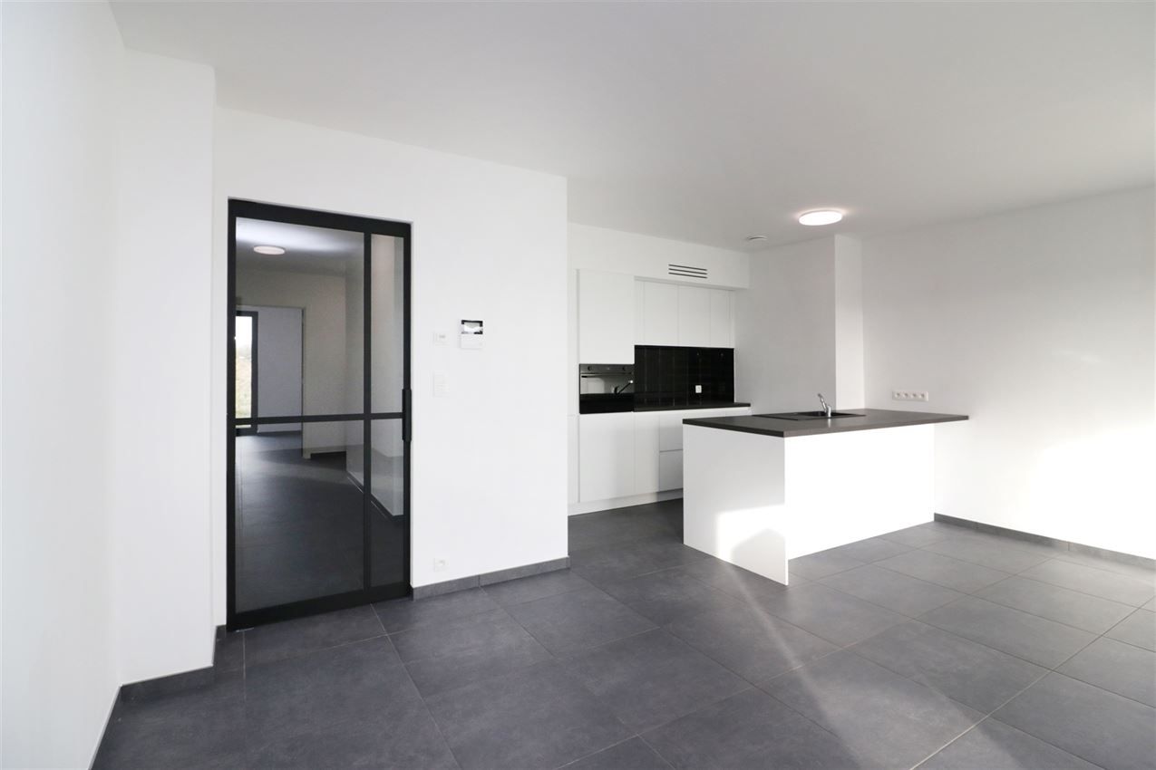 Zonnig appartement, zuidterras, twee slpk, autostaanplaats op gunstige locatie foto 16