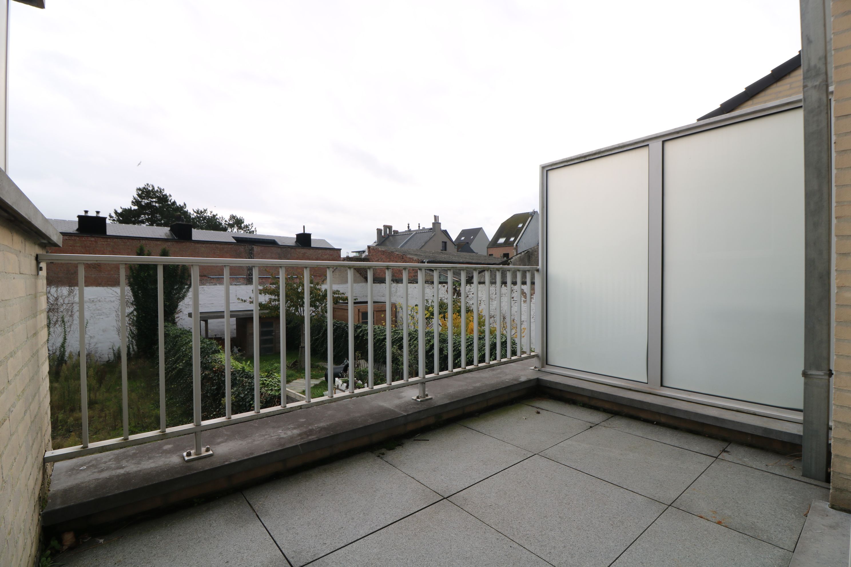 Recente ruime woning met 3 slaapkamers, dubbele garage en tuin foto 6